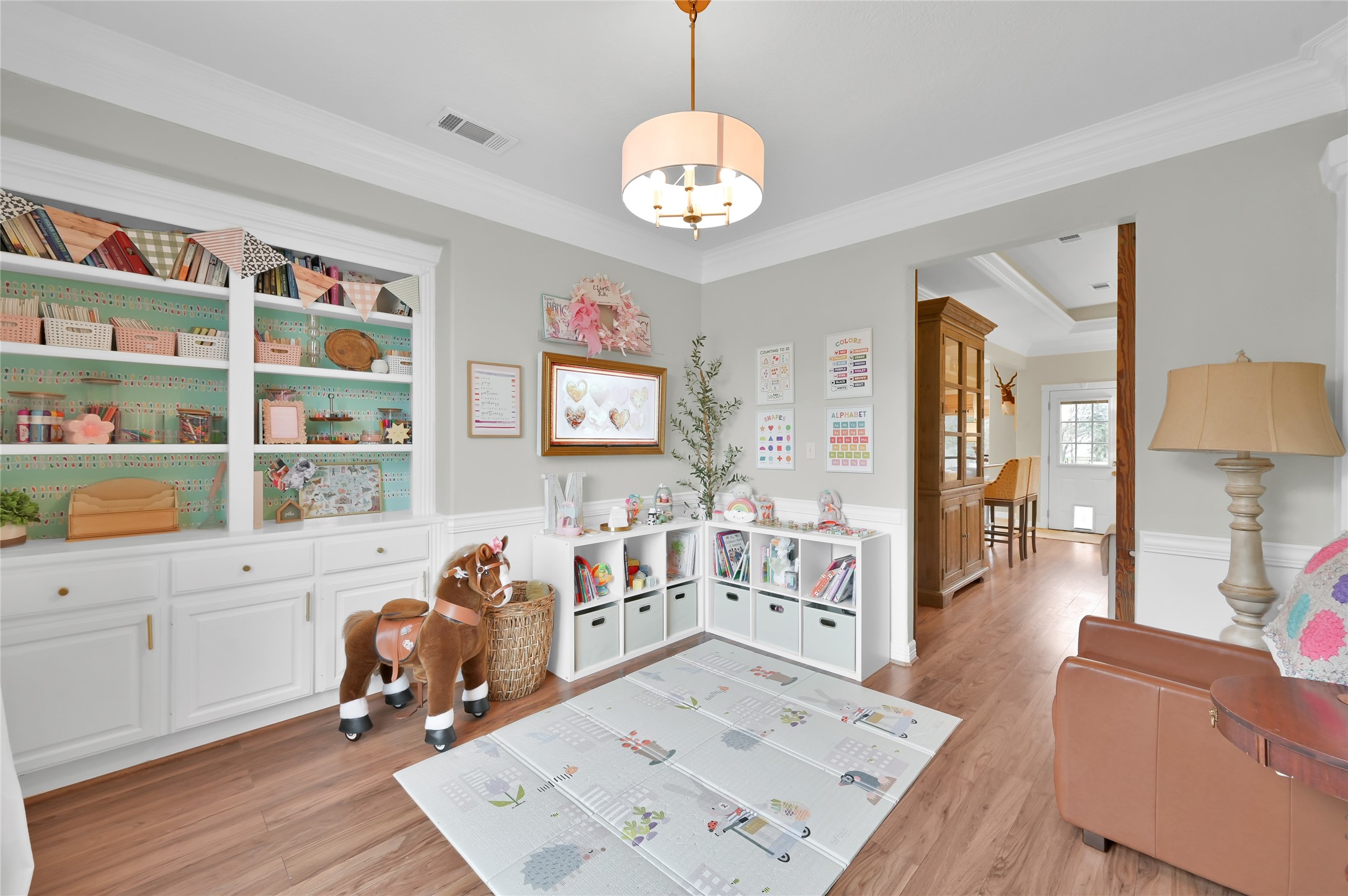33 Ruskin Drive W Property Photo 9