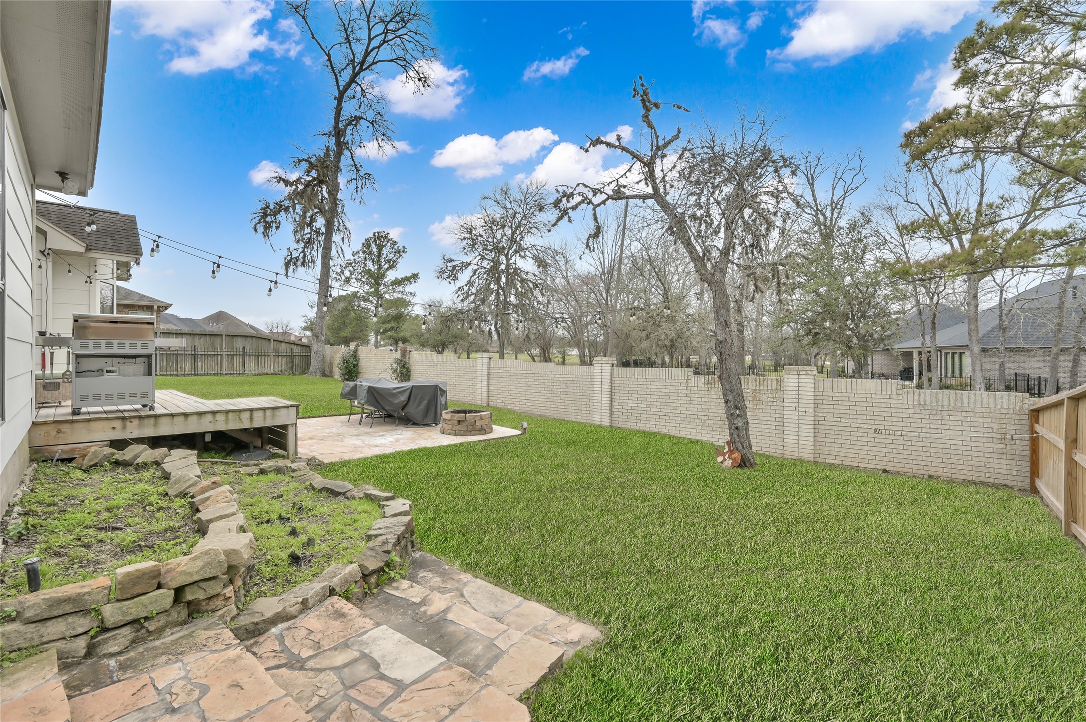 33 Ruskin Drive W Property Photo 37
