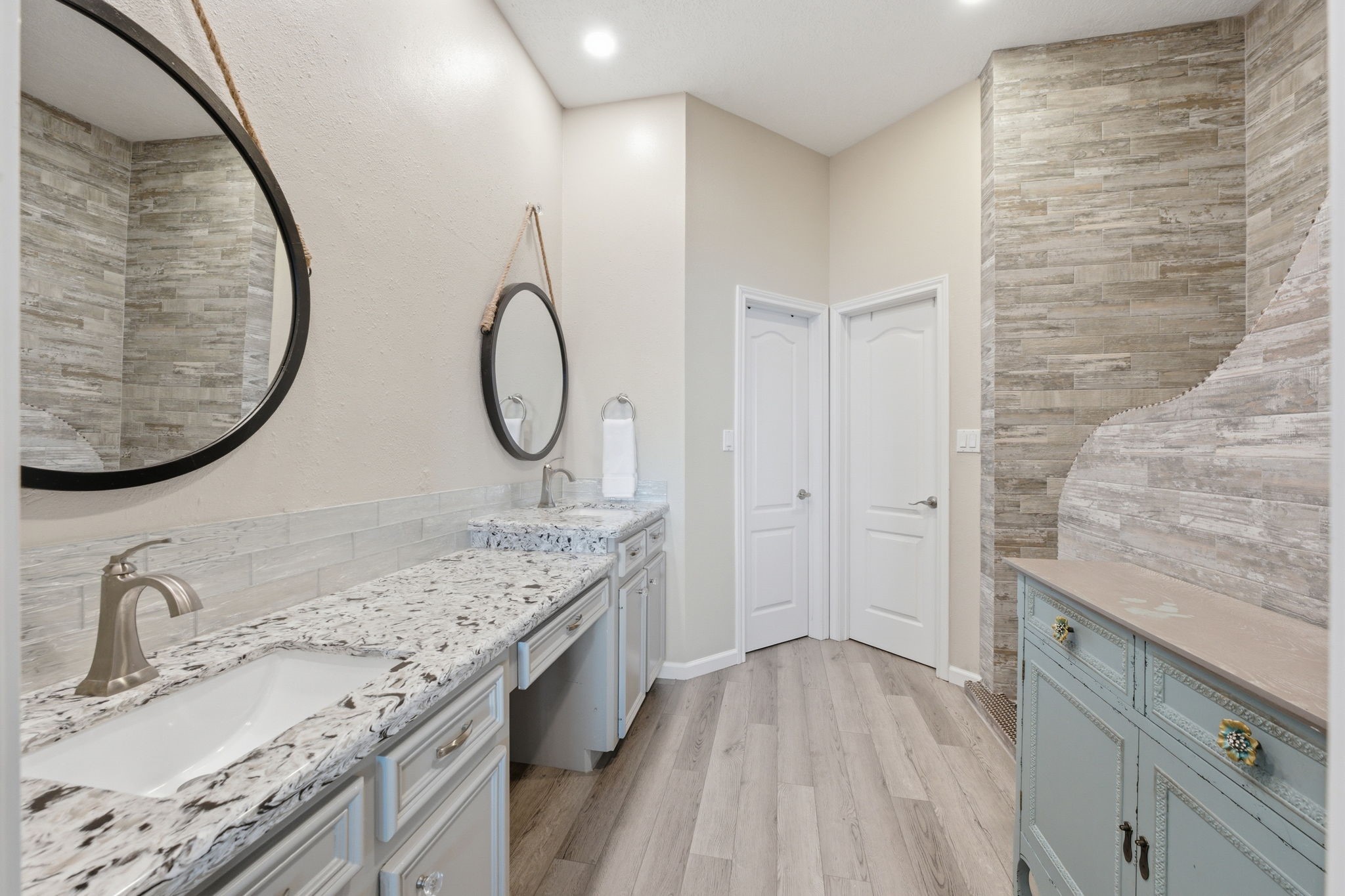 2 Regency Point Property Photo 20