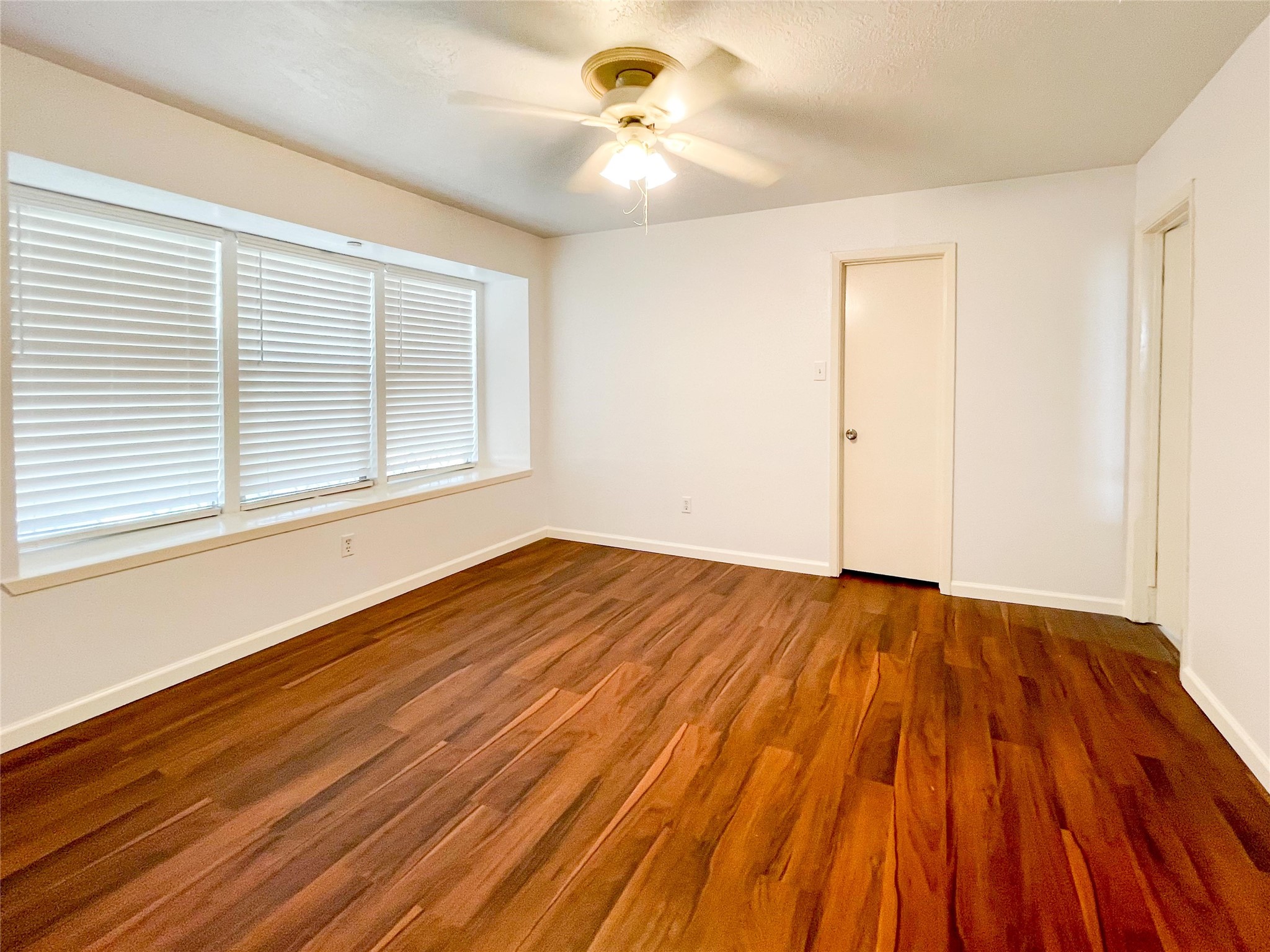 9506 Riverside Lodge Drive Property Photo 5