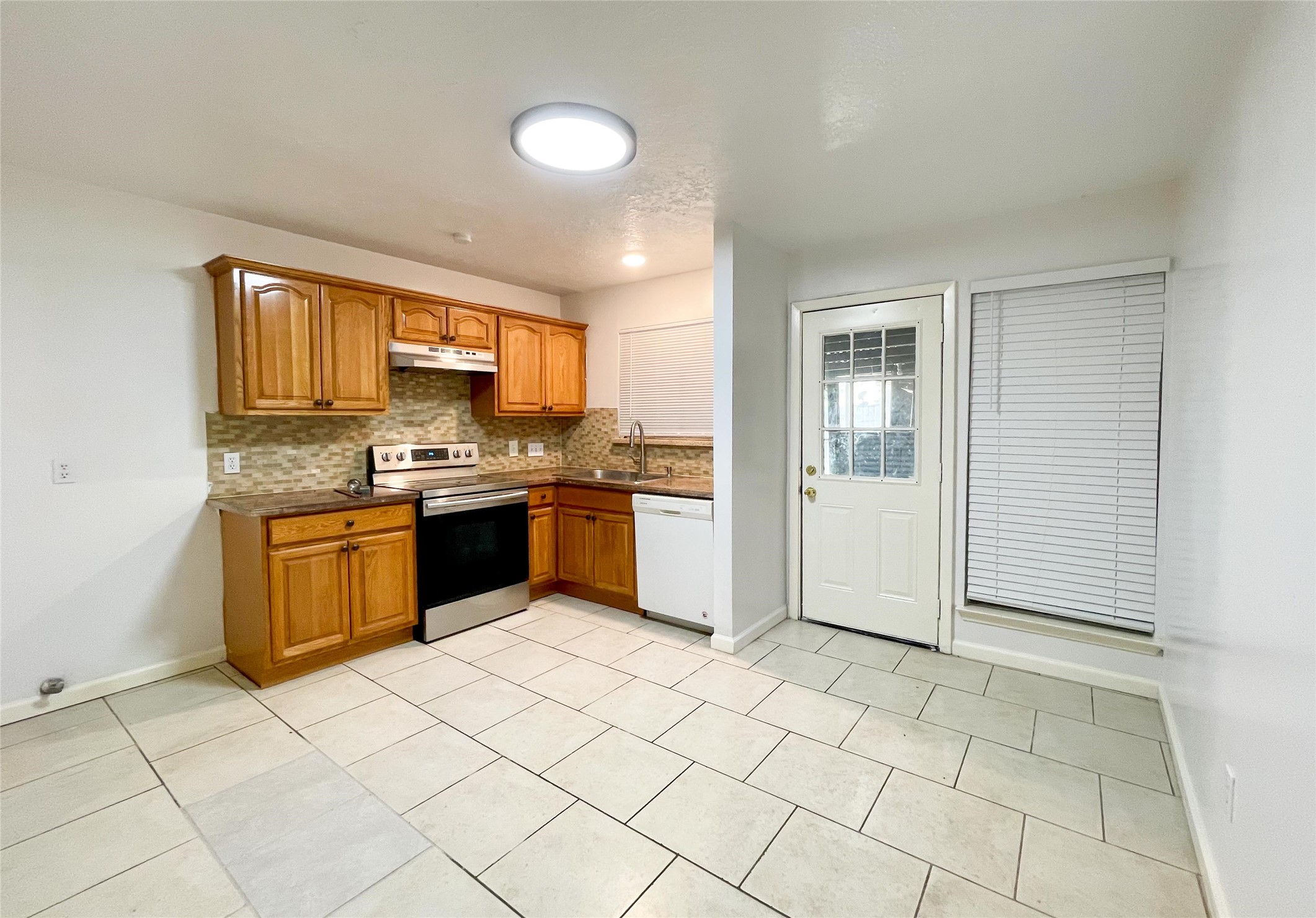 9506 Riverside Lodge Drive Property Photo 13