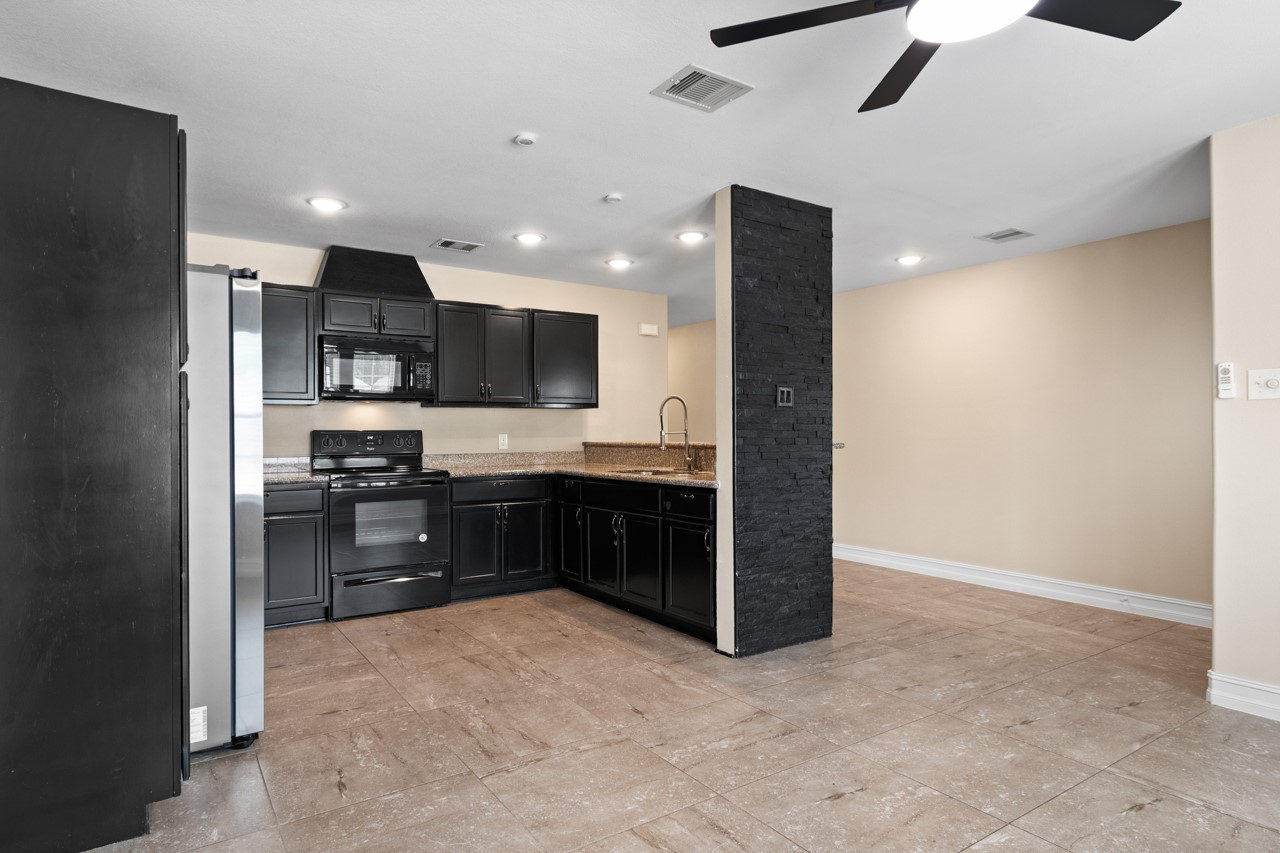 3723 Putnam Drive A Property Photo 3