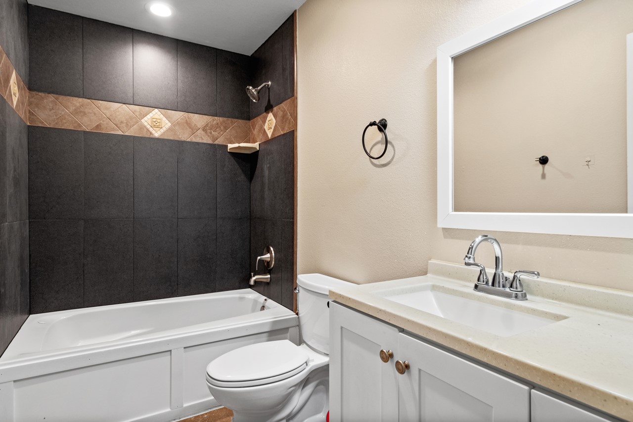 3723 Putnam Drive A Property Photo 8