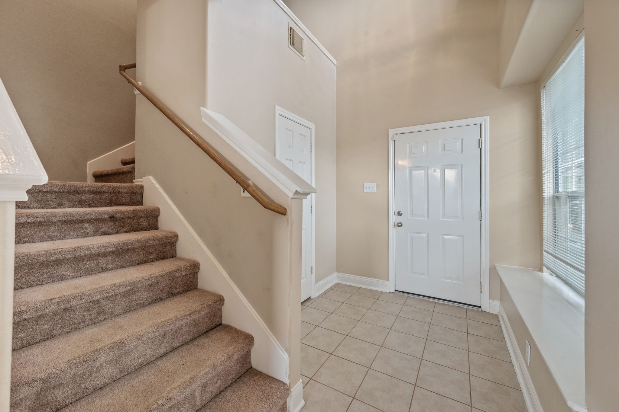 8714 Thistlemoor Lane Property Photo 4