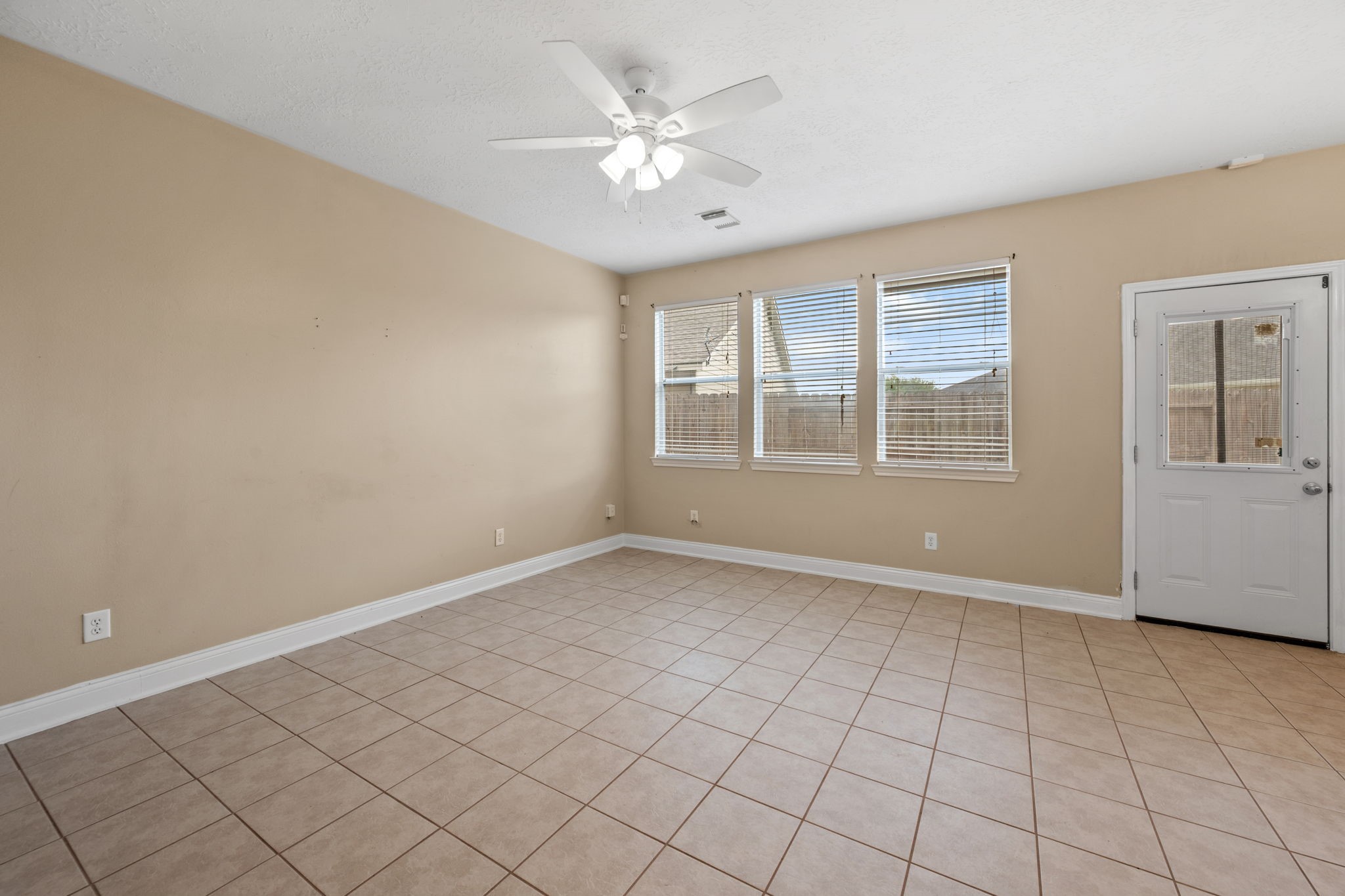 8714 Thistlemoor Lane Property Photo 7
