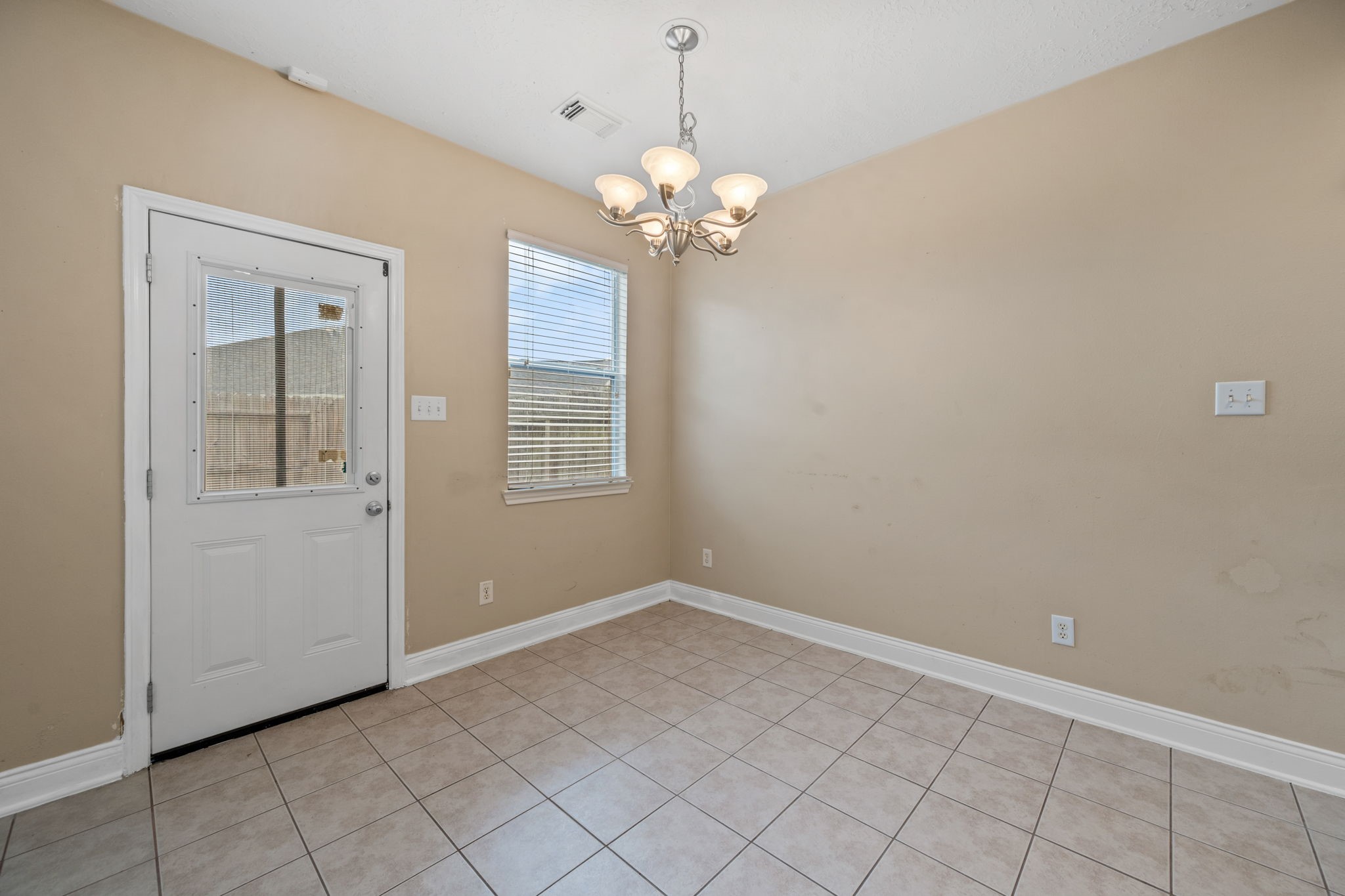 8714 Thistlemoor Lane Property Photo 8