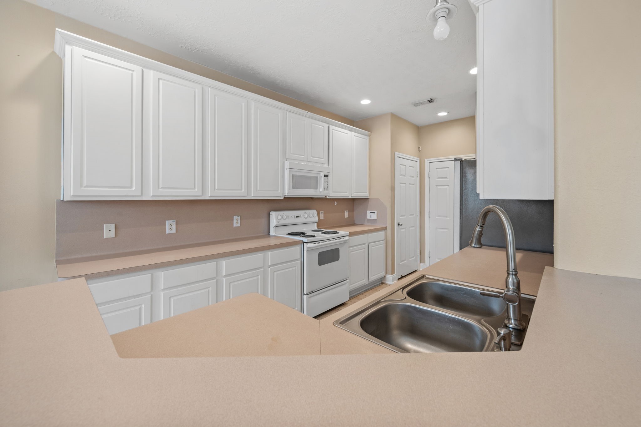 8714 Thistlemoor Lane Property Photo 10