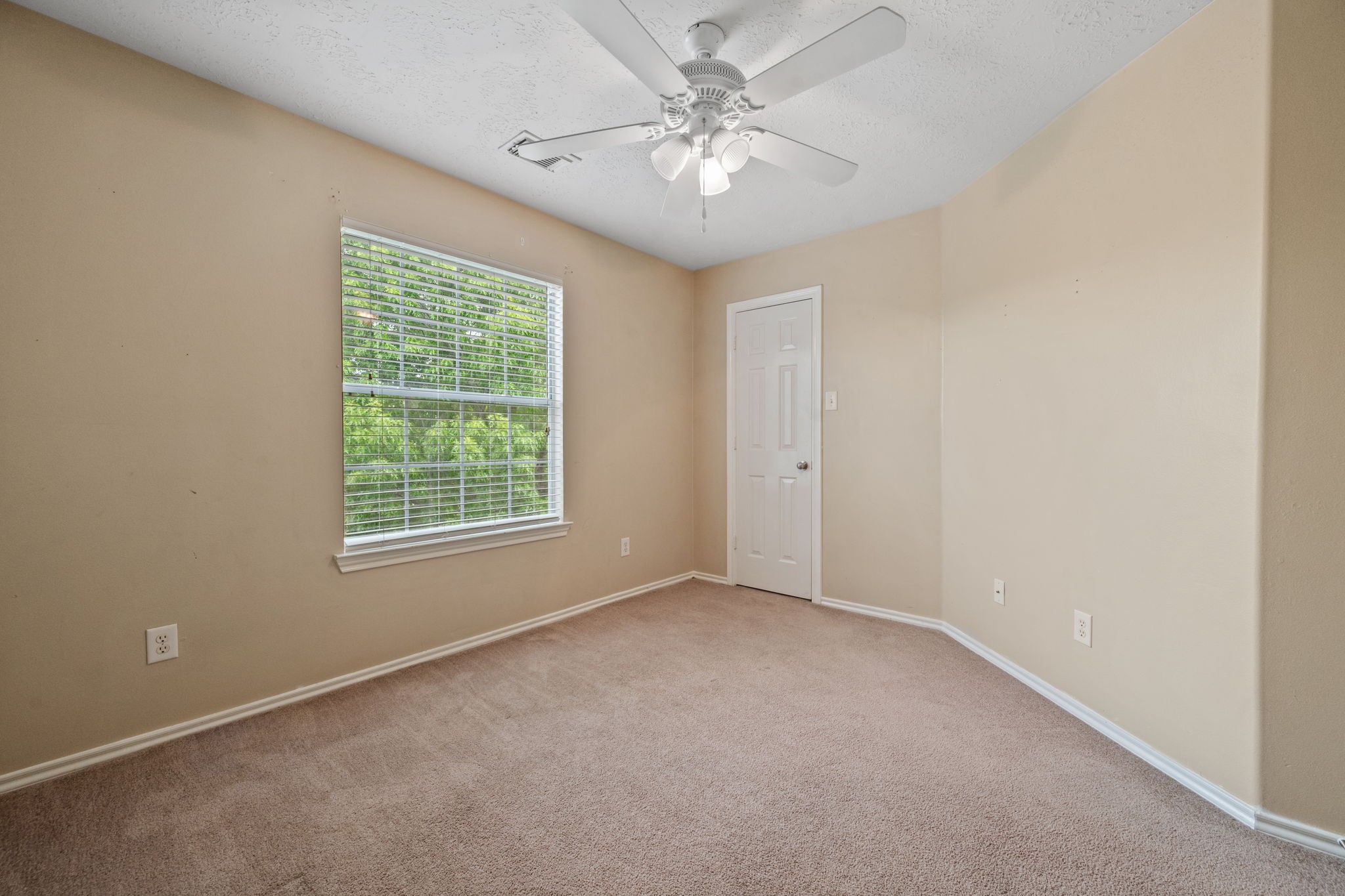 8714 Thistlemoor Lane Property Photo 13