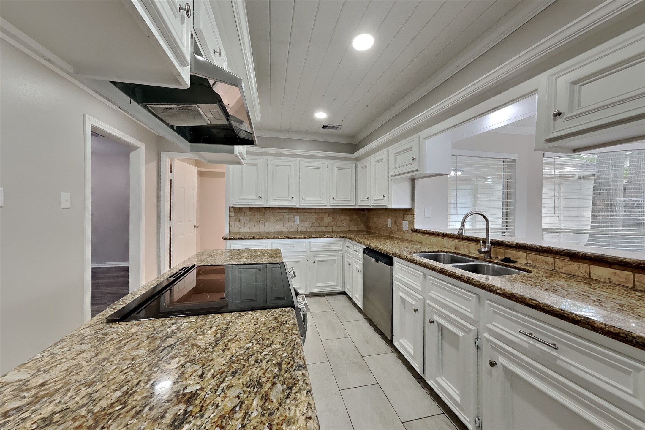 18330 Ella Boulevard Property Photo 5