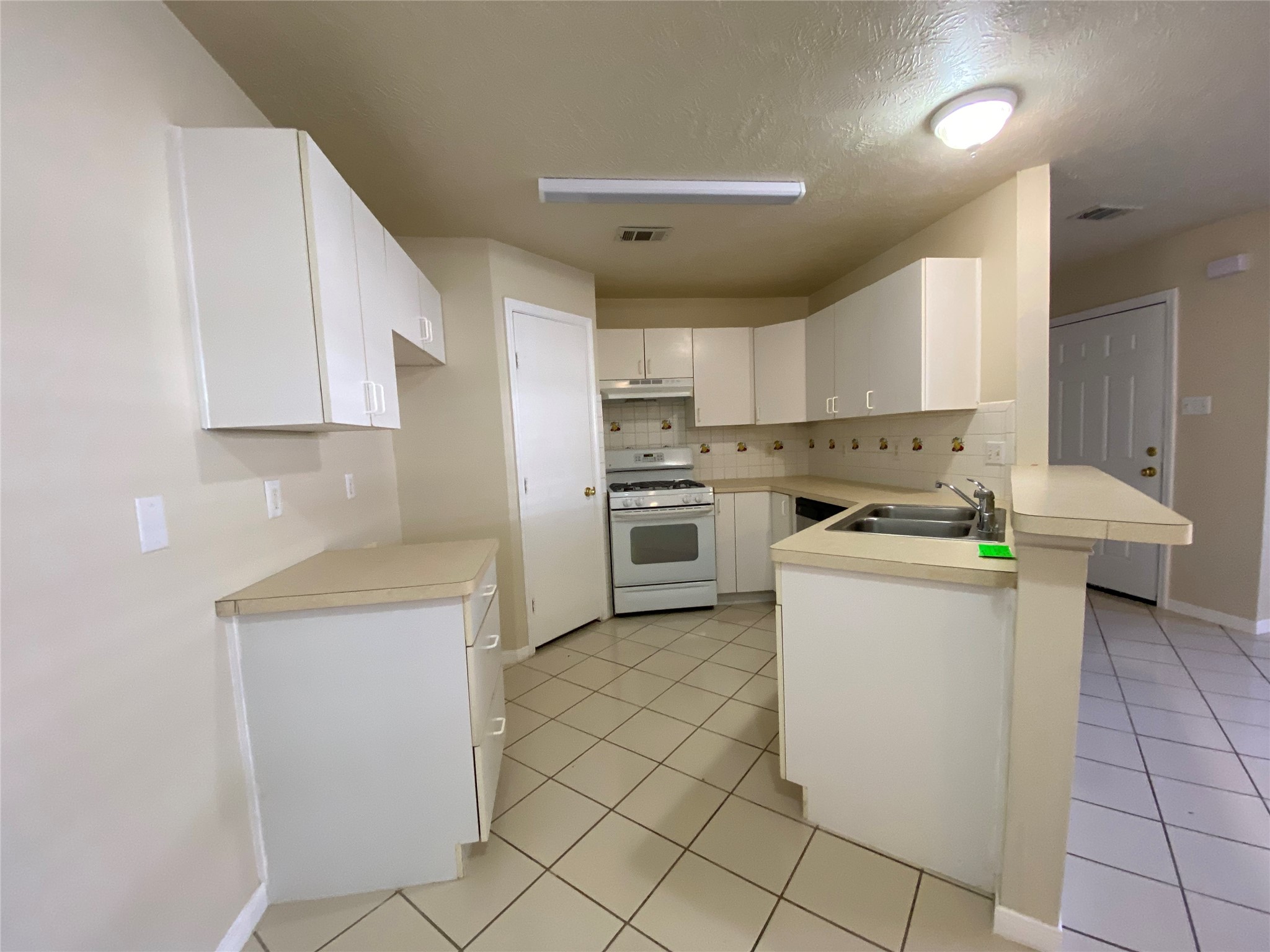 311 Willowick Street Property Photo 7