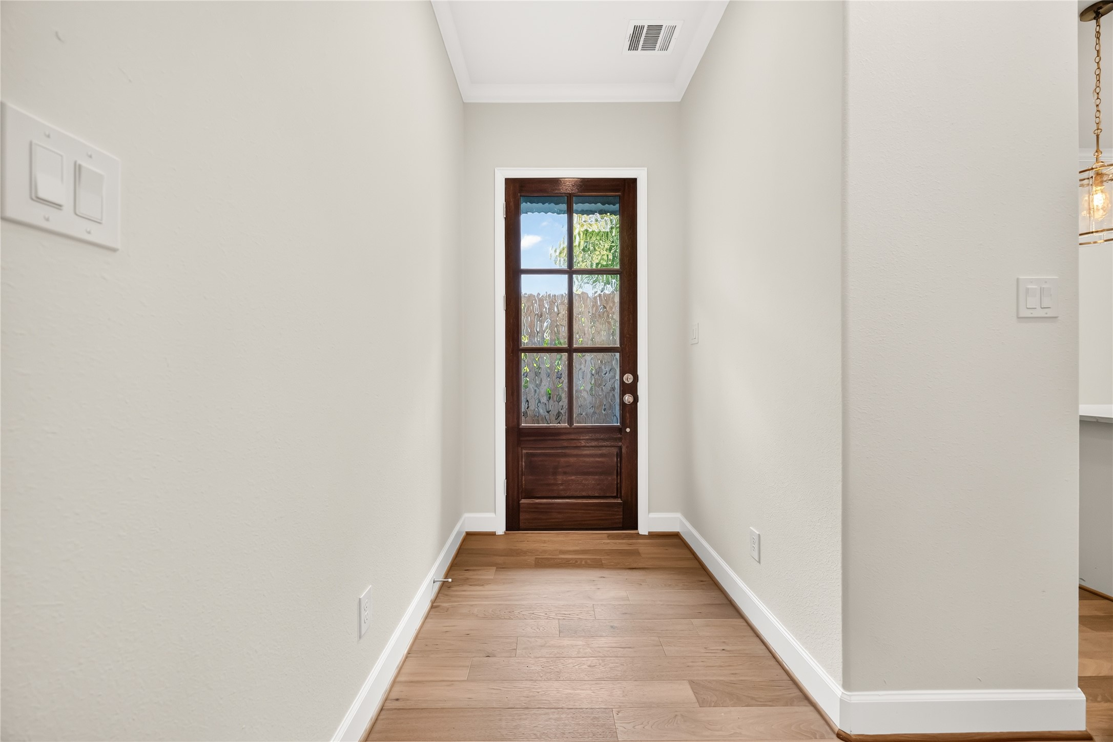 1530 W 34th Street Property Photo 7