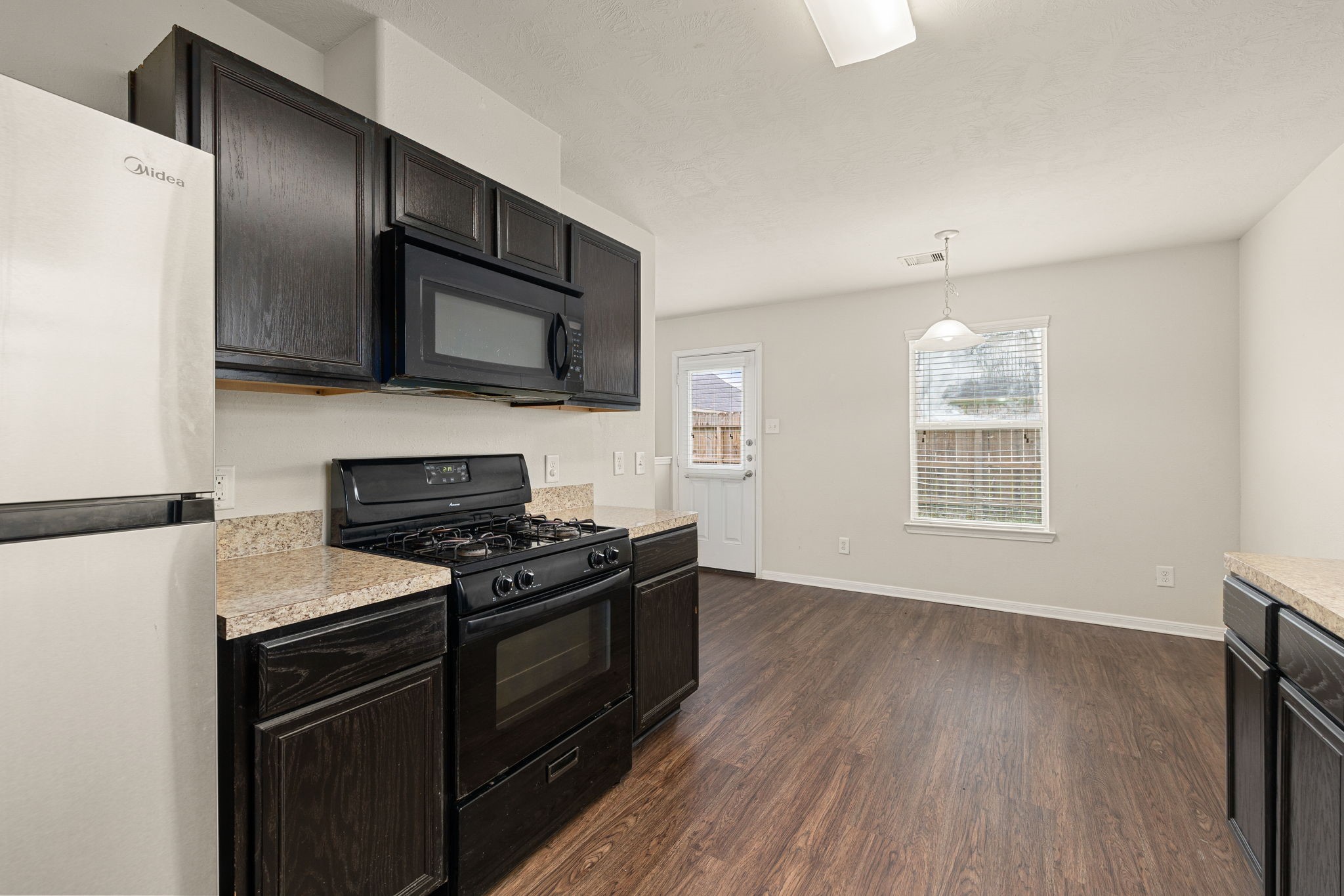 21415 Partha Way Property Photo 5