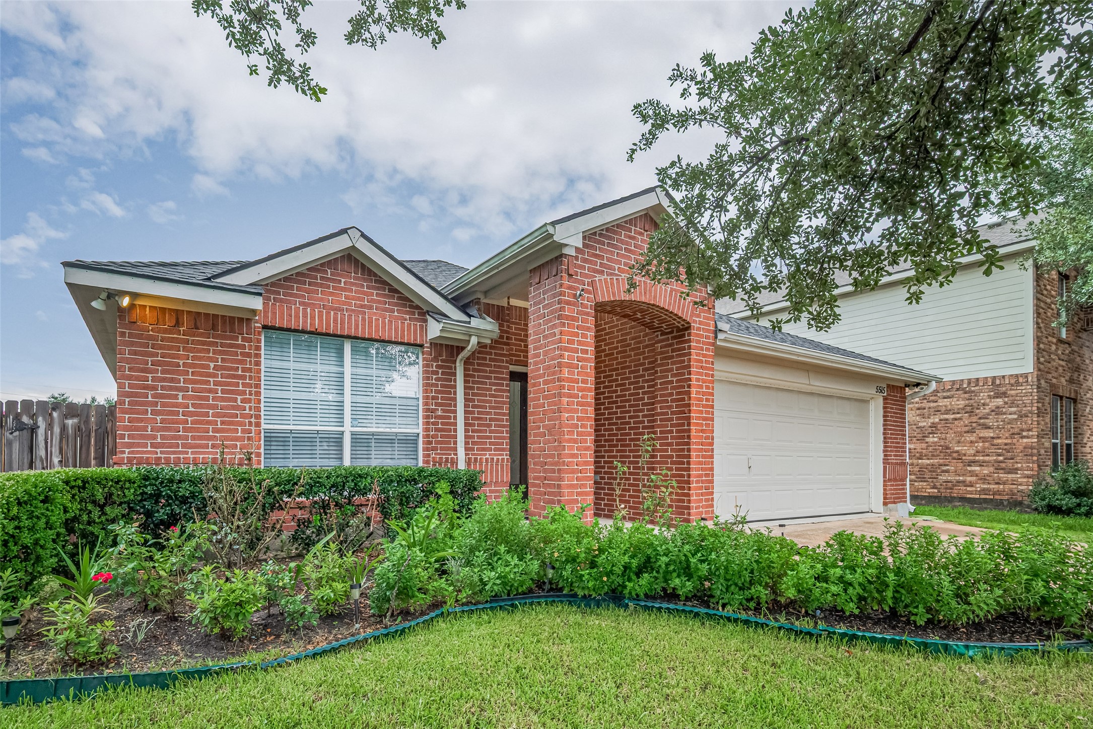 5515 Brookhollow Pines Court Property Photo 2