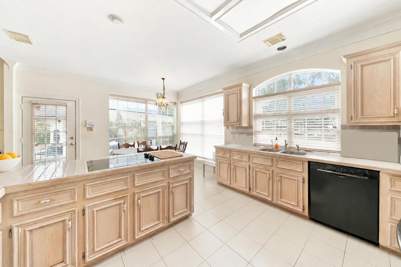 4907 Cambridge Street Property Photo 11