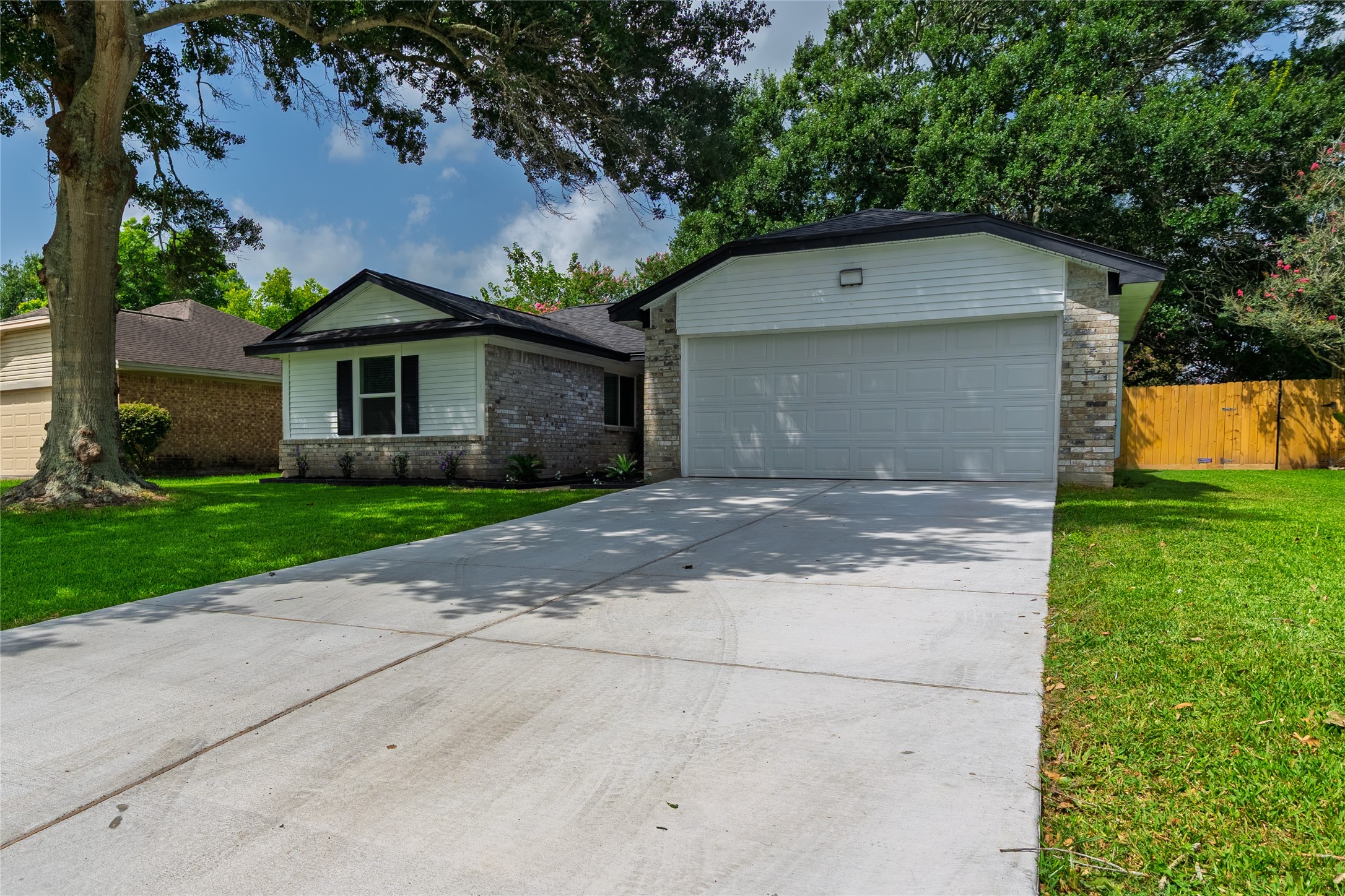 4855 Sulley Drive Property Photo 2