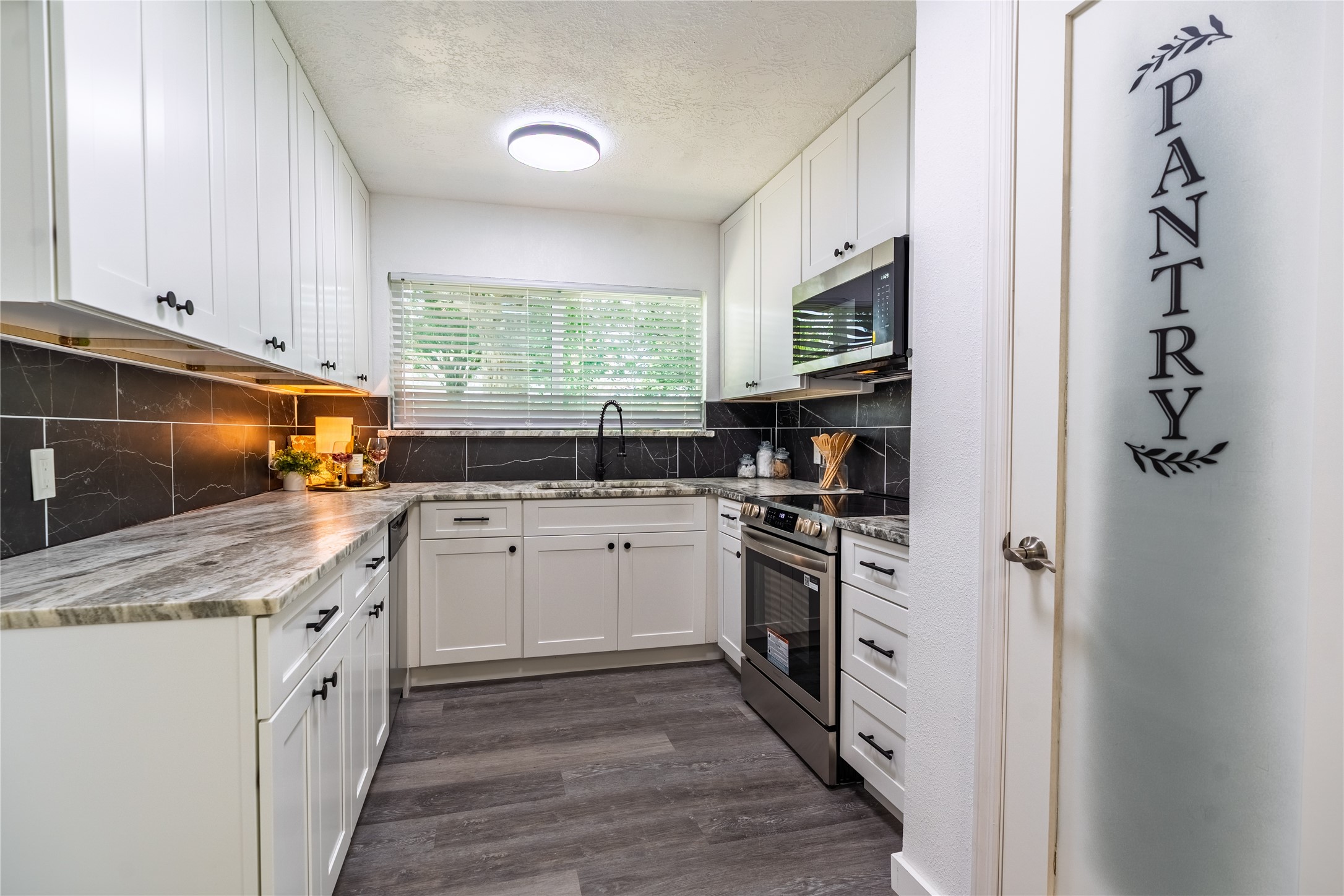 4855 Sulley Drive Property Photo 11
