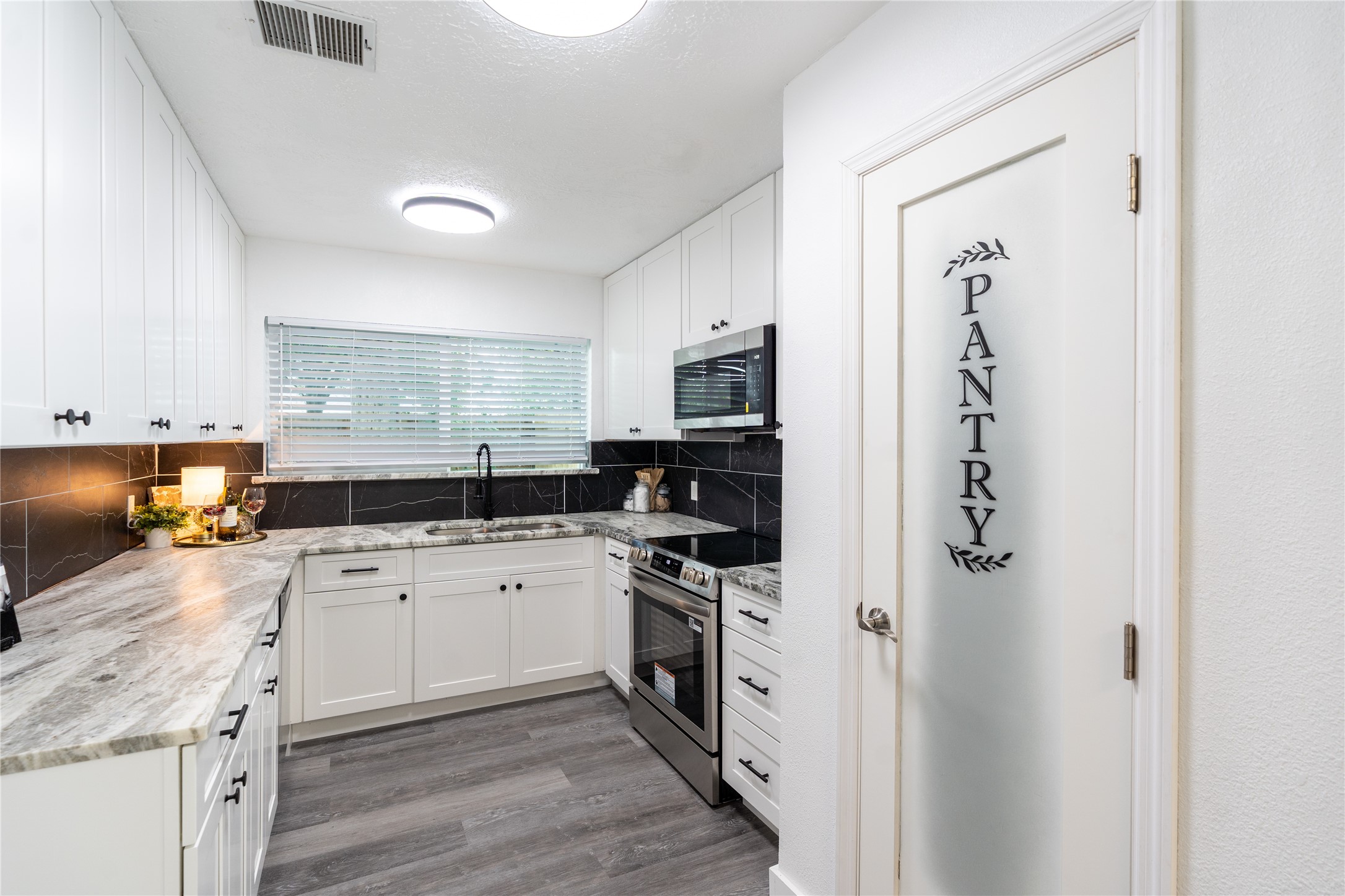 4855 Sulley Drive Property Photo 13