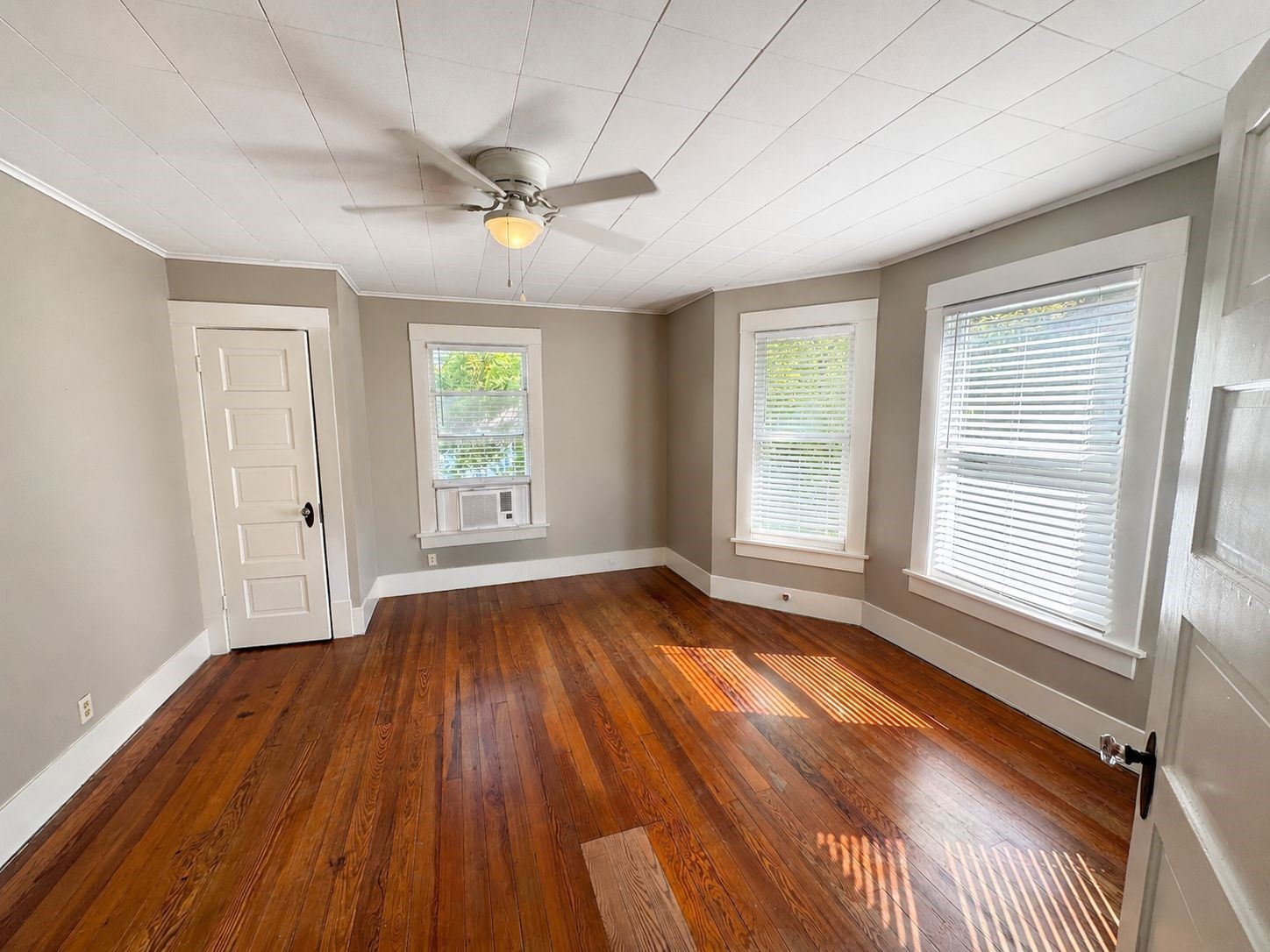 3012 Ave O 1/2 Up Property Photo 4