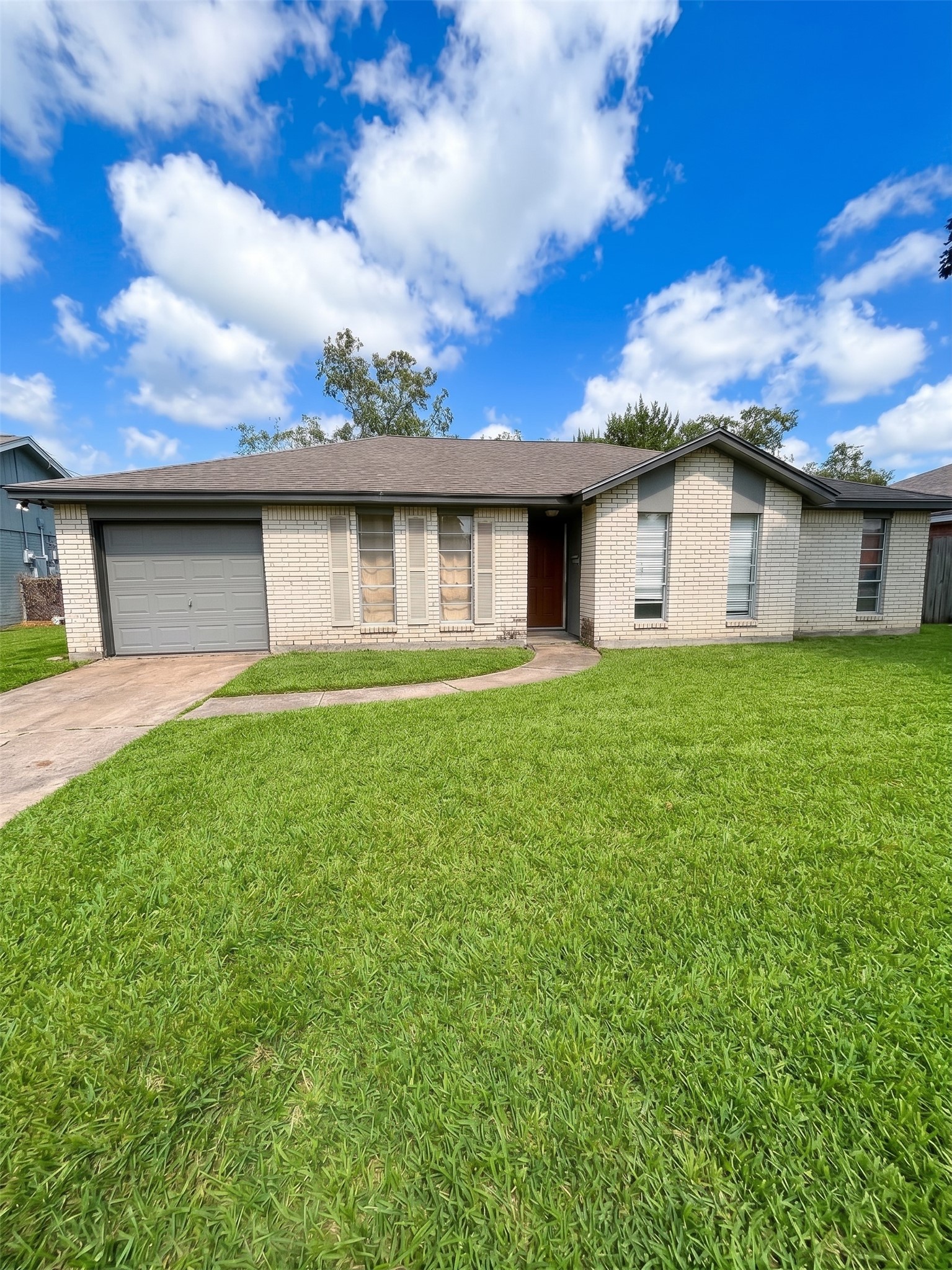 7410 Canary Circle Property Photo 1