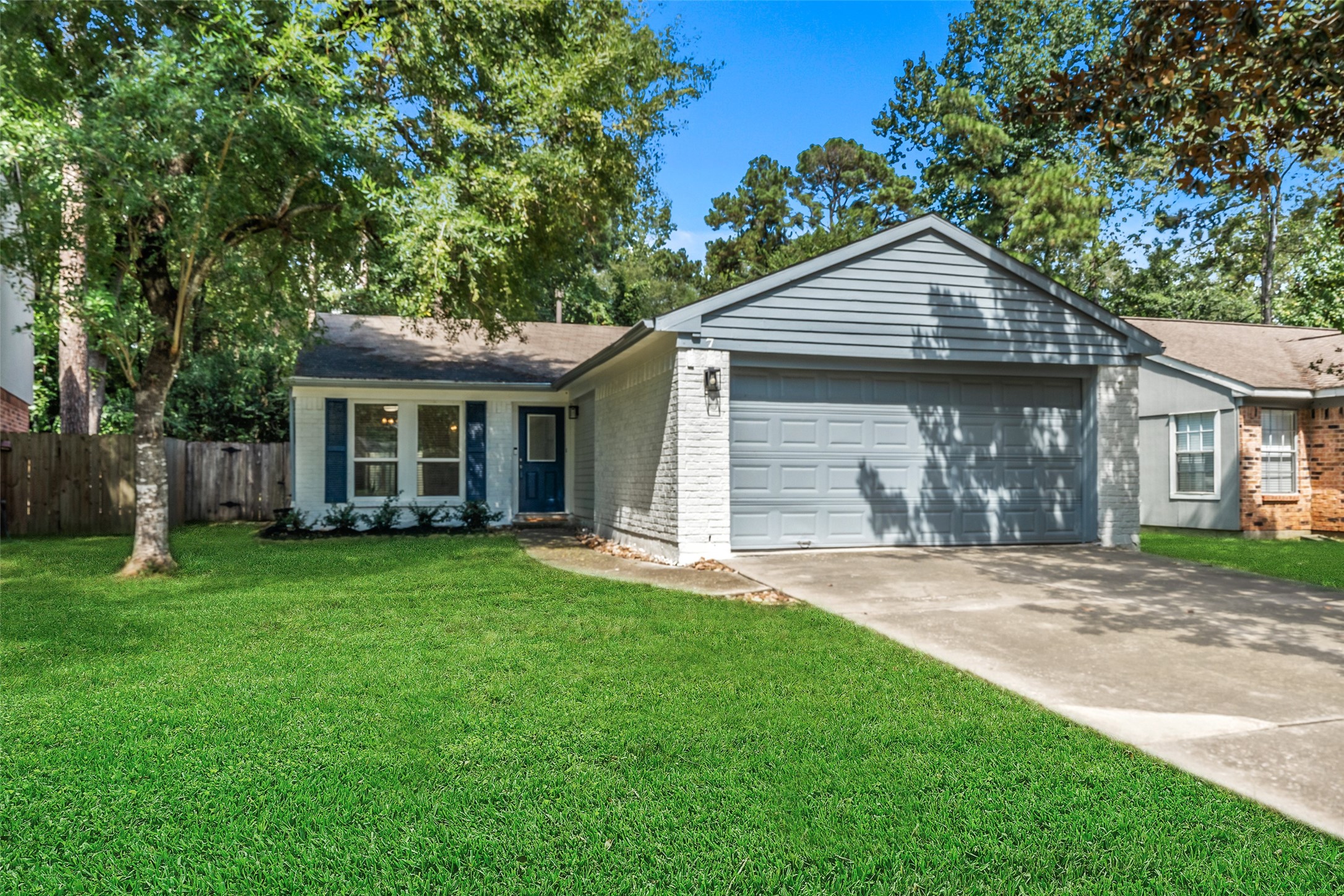 7 Hasting Oak Court Property Photo 2