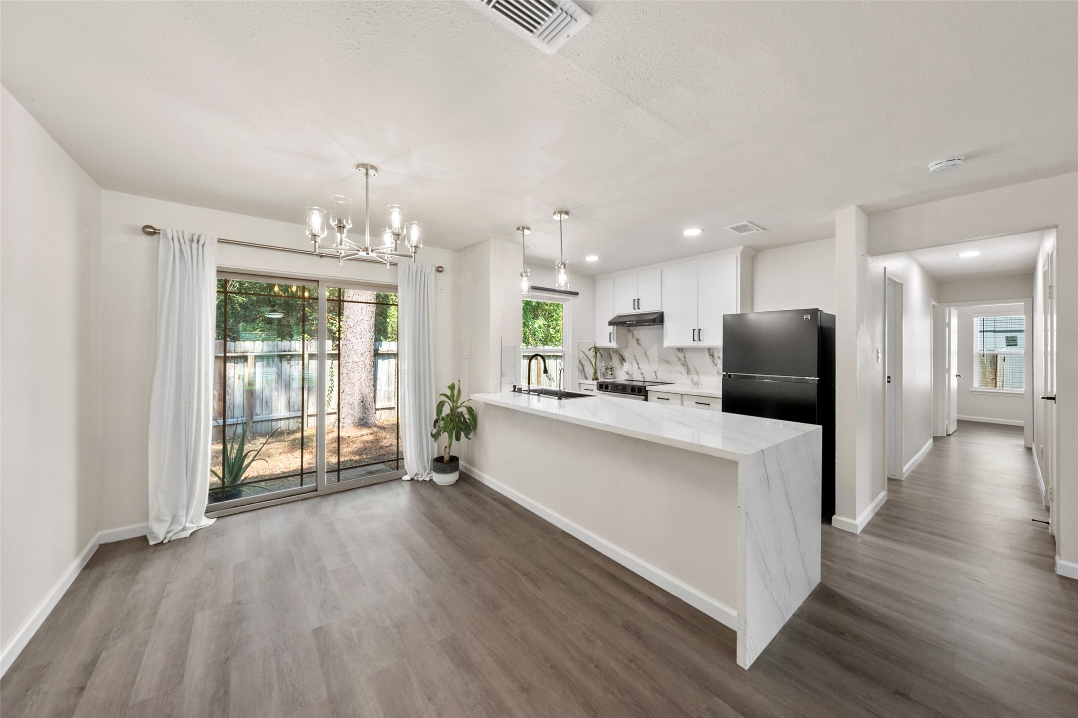 7 Hasting Oak Court Property Photo 4