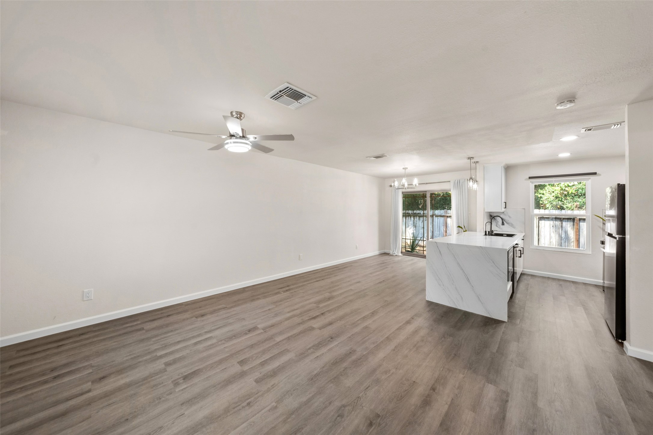 7 Hasting Oak Court Property Photo 9