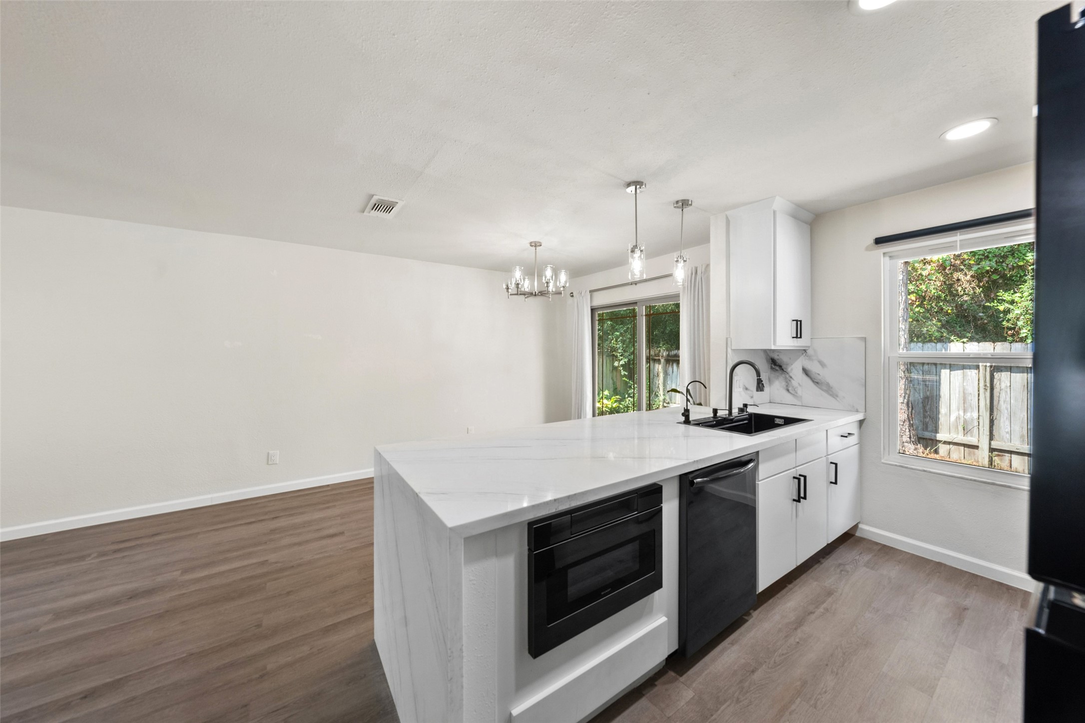 7 Hasting Oak Court Property Photo 11