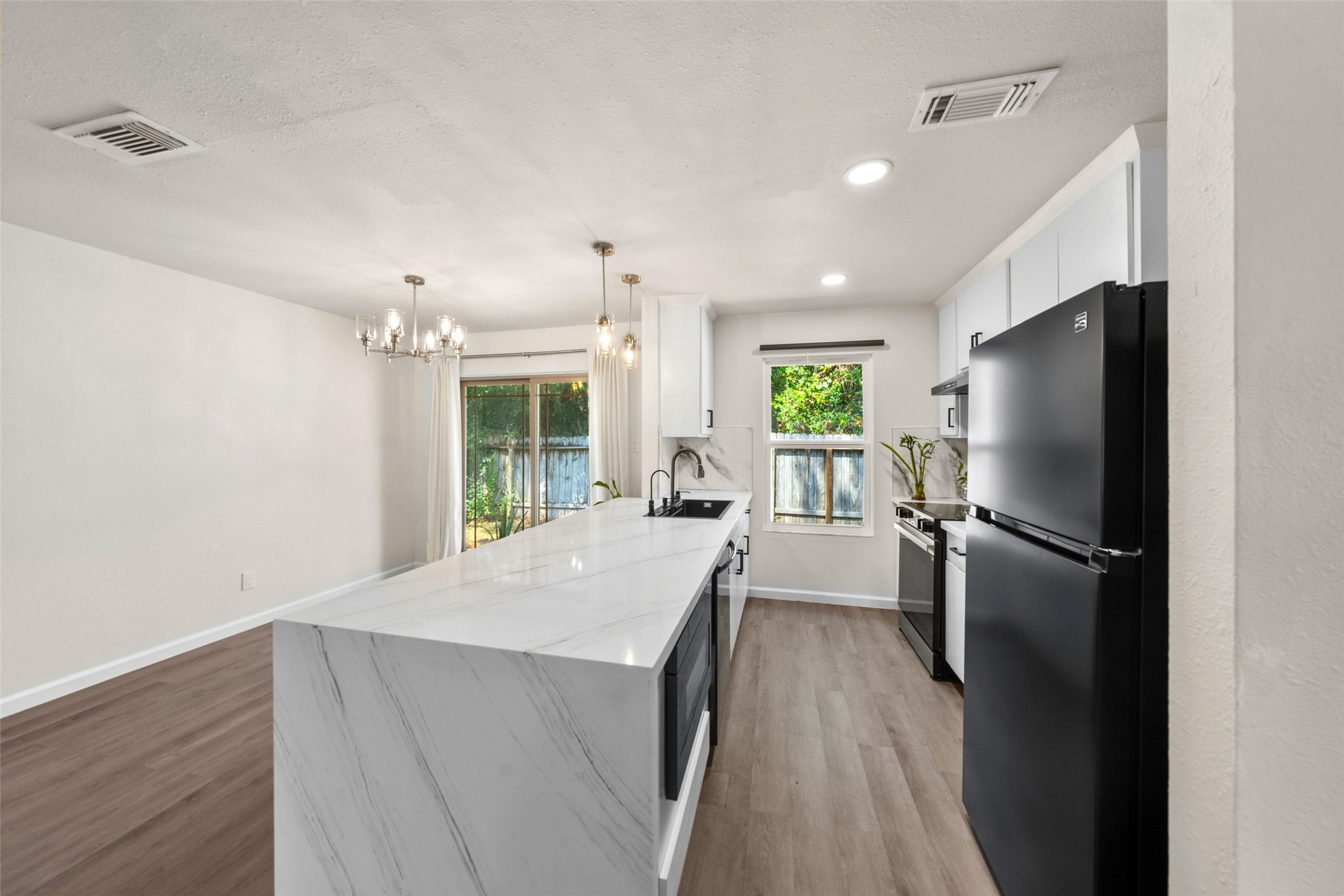 7 Hasting Oak Court Property Photo 12