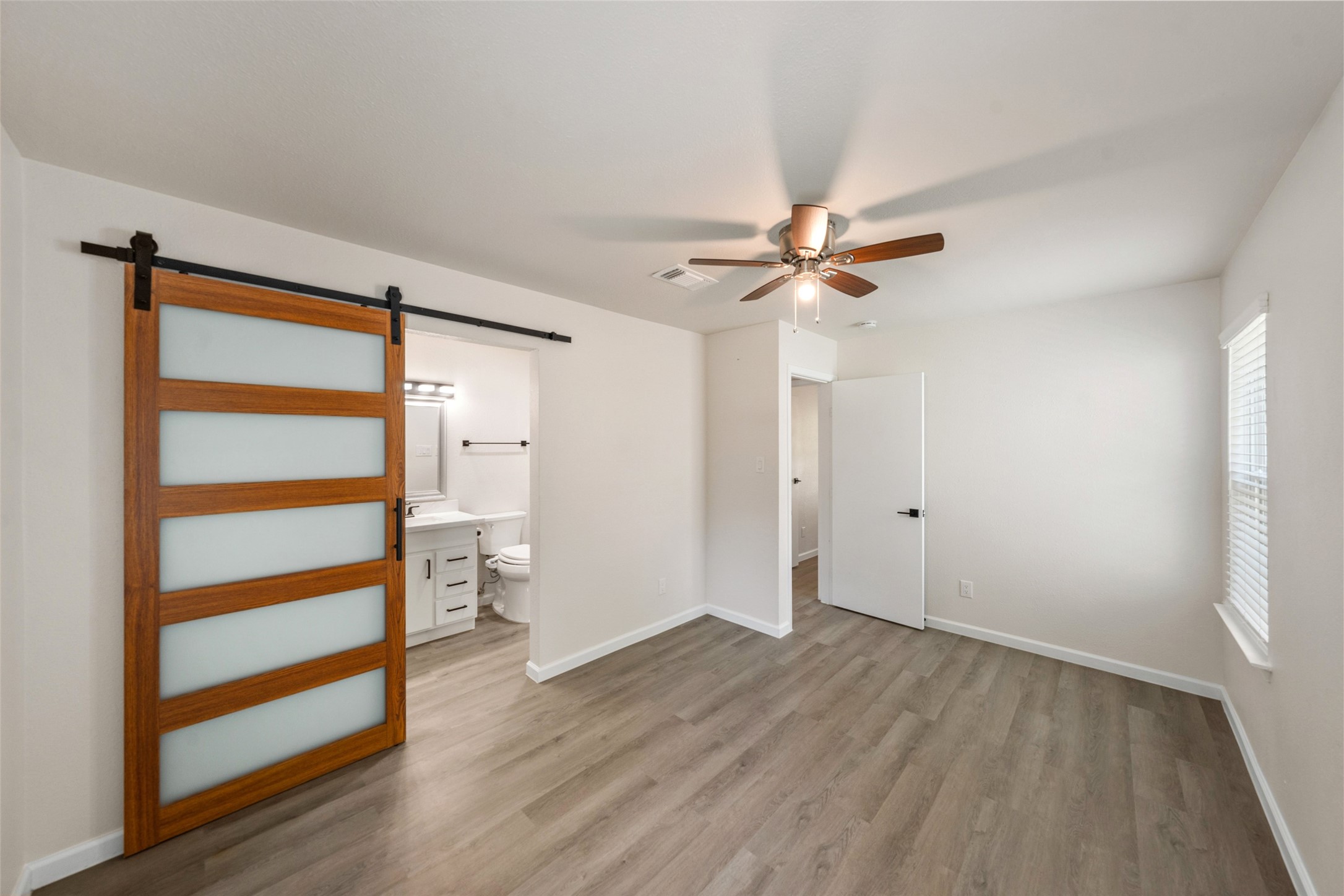 7 Hasting Oak Court Property Photo 15