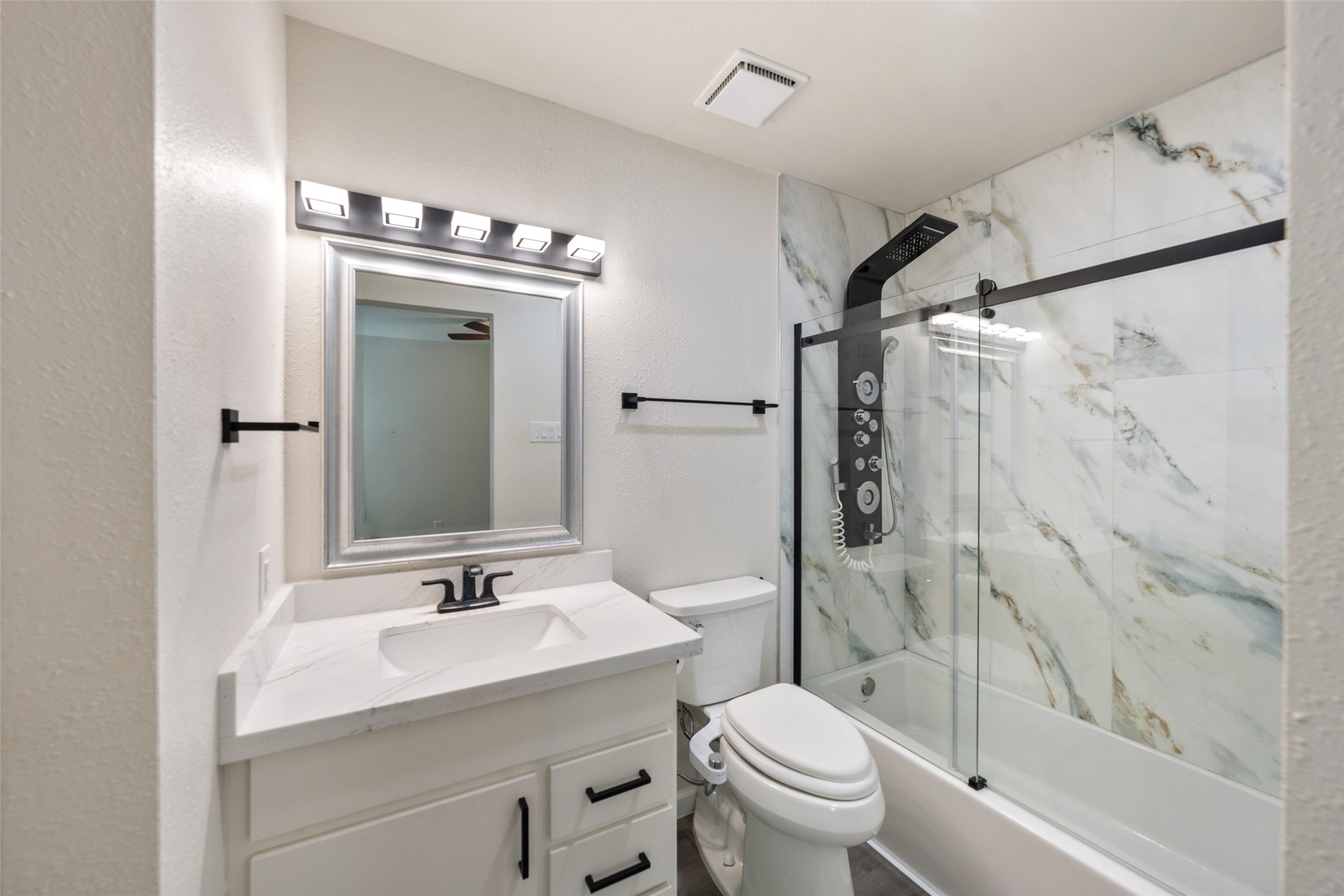 7 Hasting Oak Court Property Photo 16