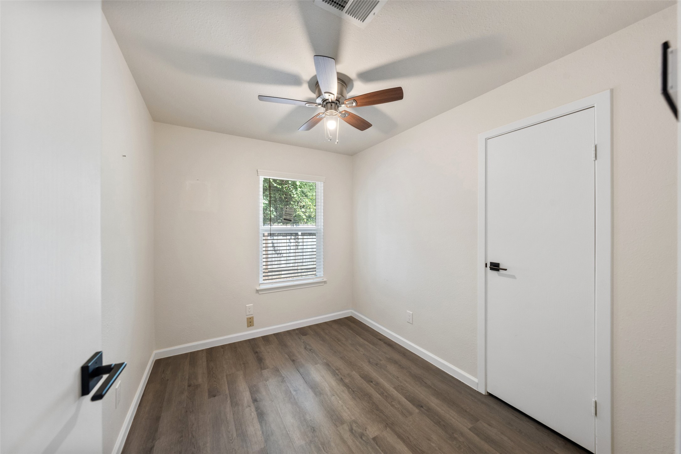 7 Hasting Oak Court Property Photo 19
