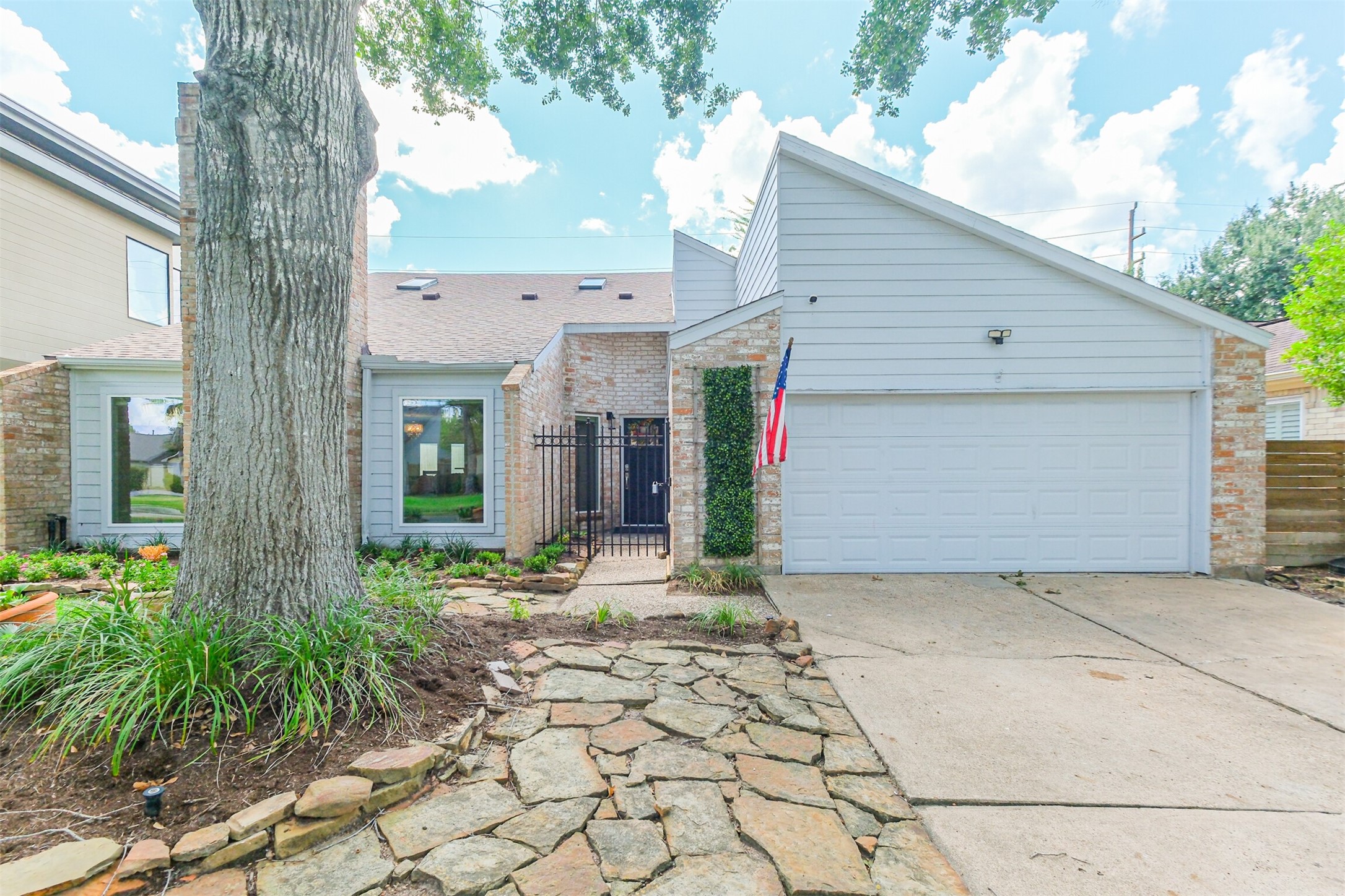 13919 Swiss Hill Drive Property Photo 2