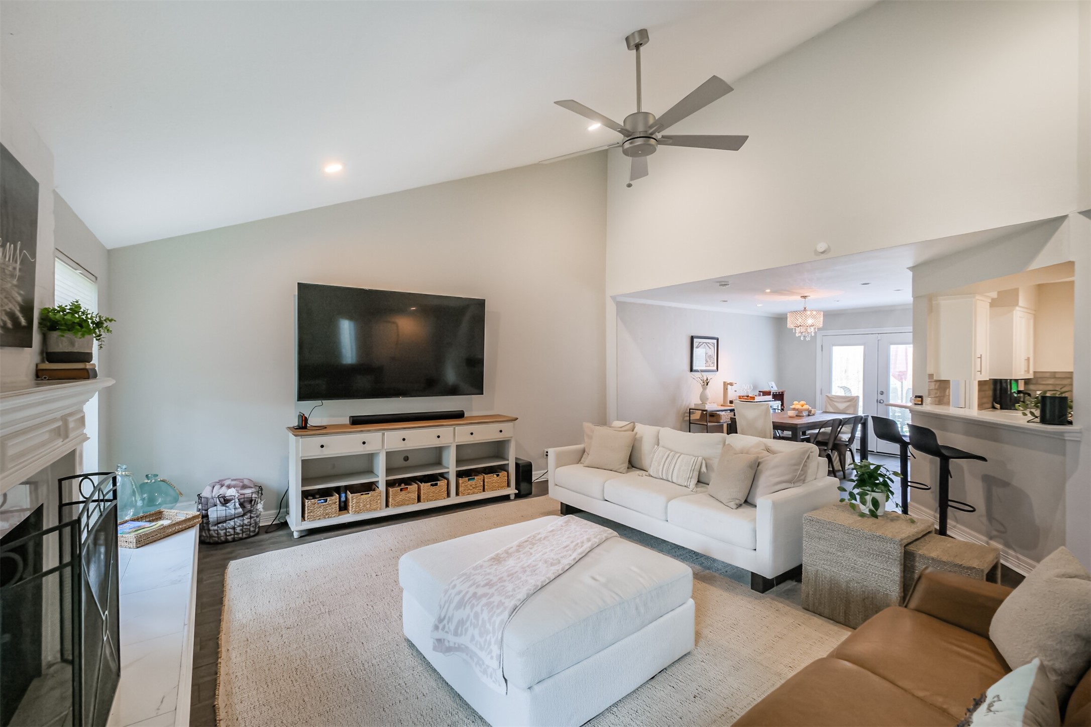 13919 Swiss Hill Drive Property Photo 4