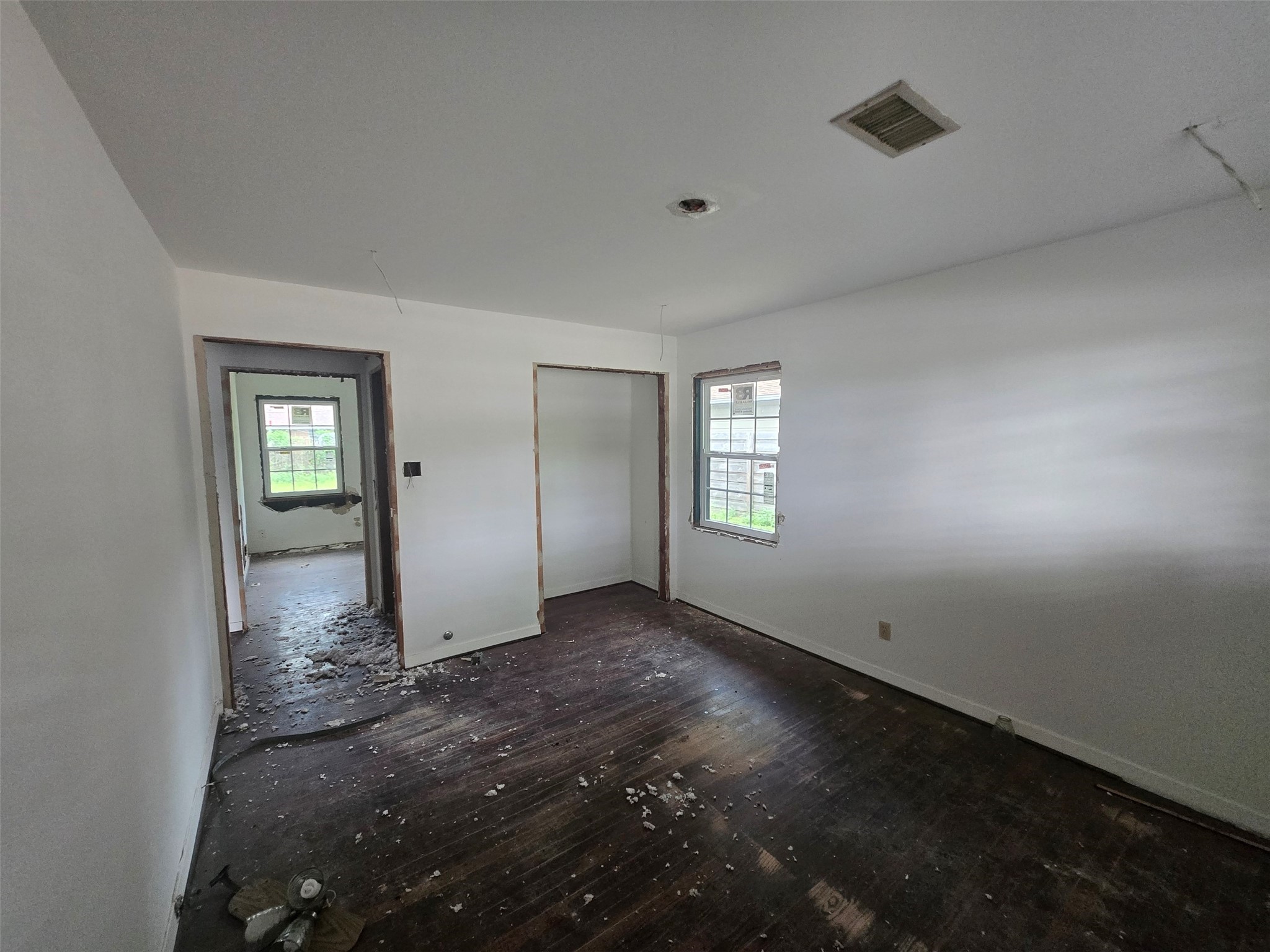 2330 Saxon Drive Property Photo 9