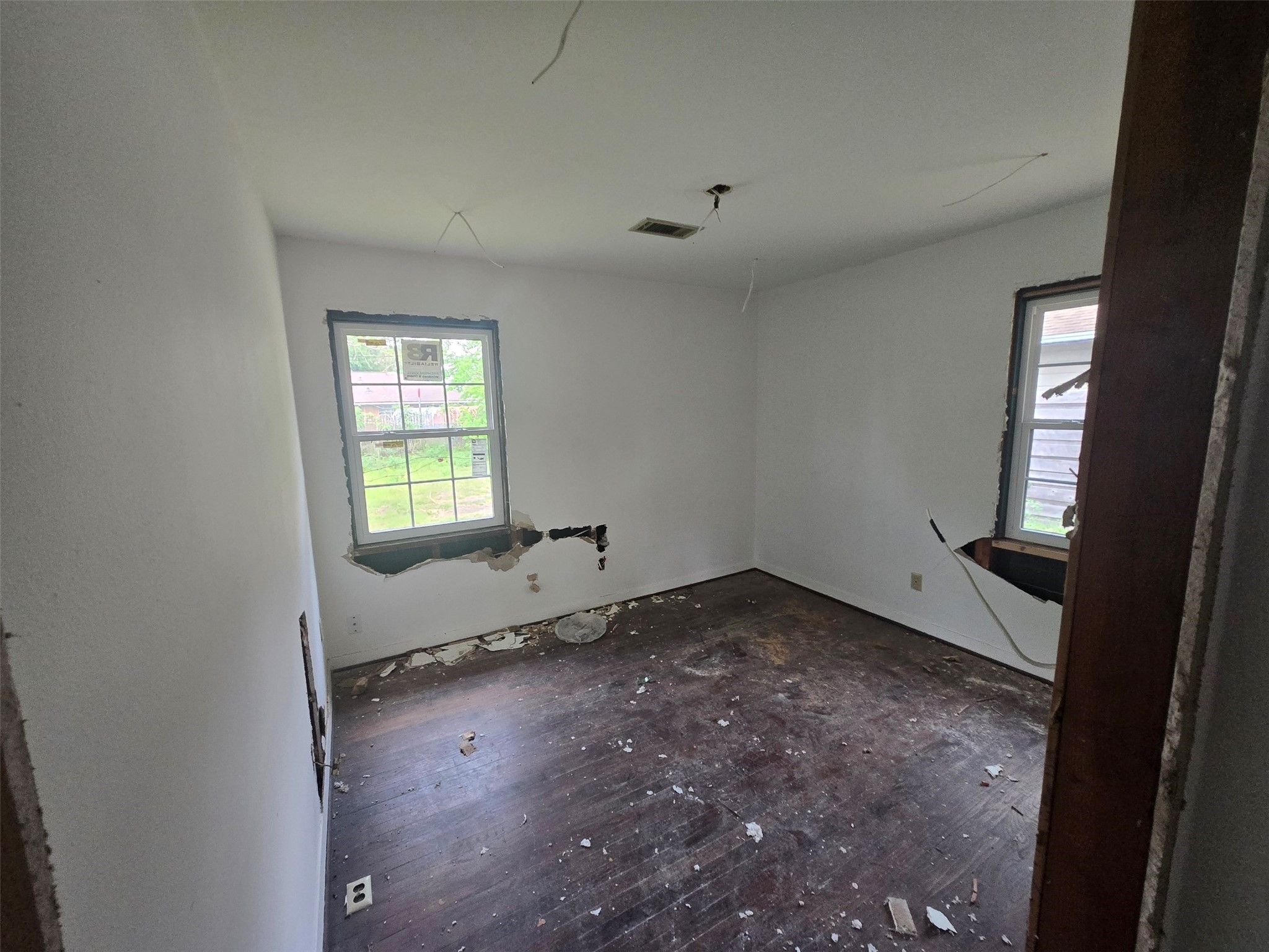 2330 Saxon Drive Property Photo 12