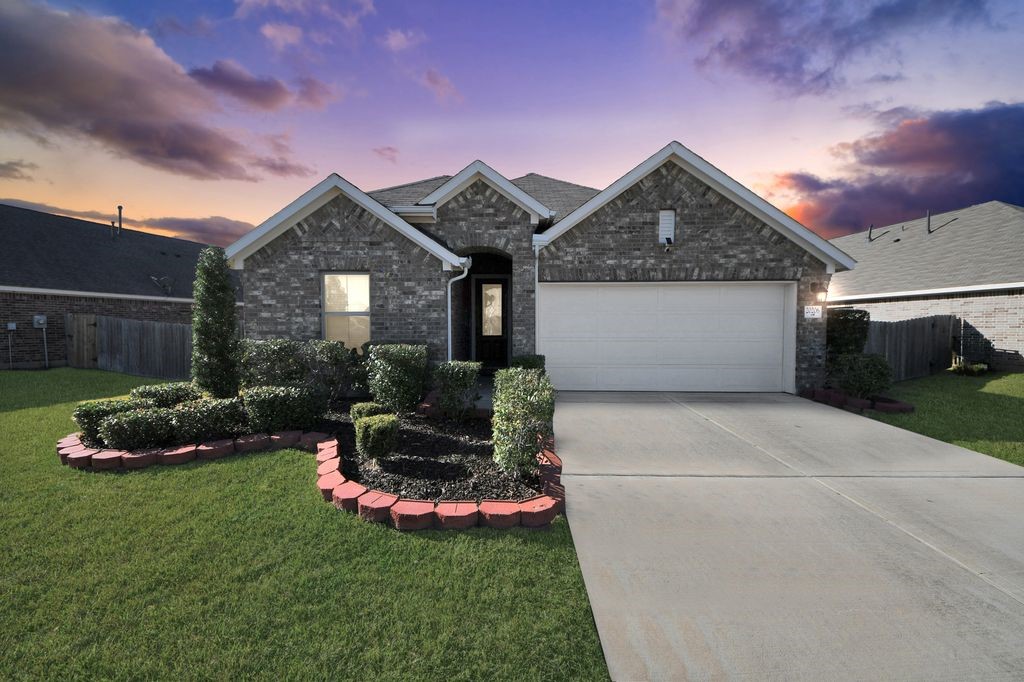 20206 Laila Manor Lane Property Photo 1