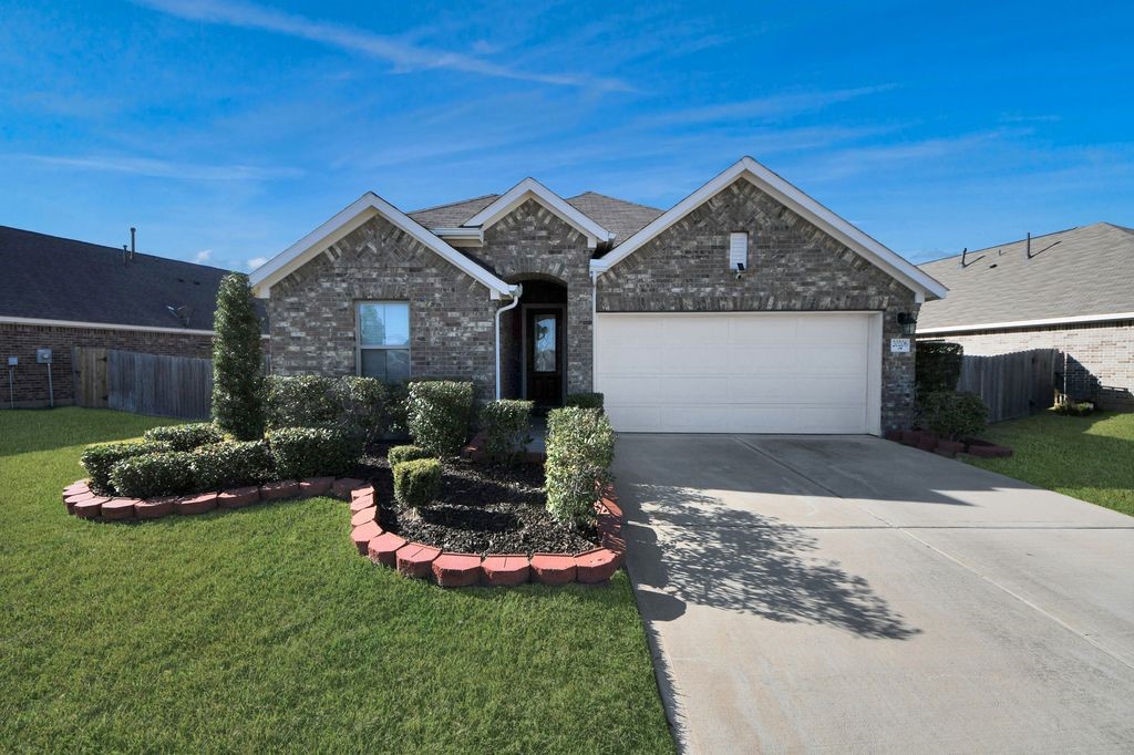 20206 Laila Manor Lane Property Photo 2