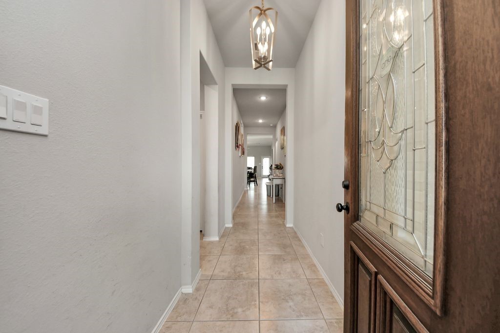 20206 Laila Manor Lane Property Photo 4