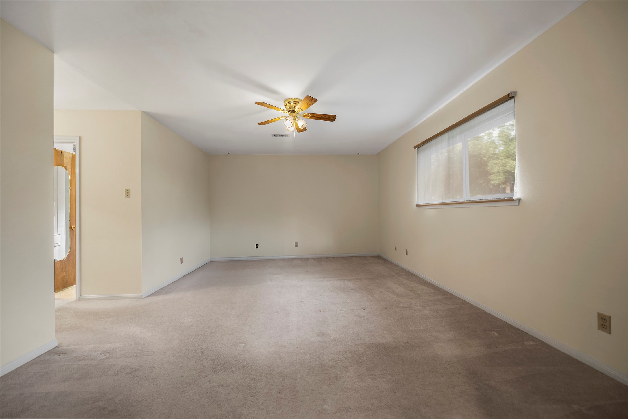 1102 Doral Lane Property Photo 4