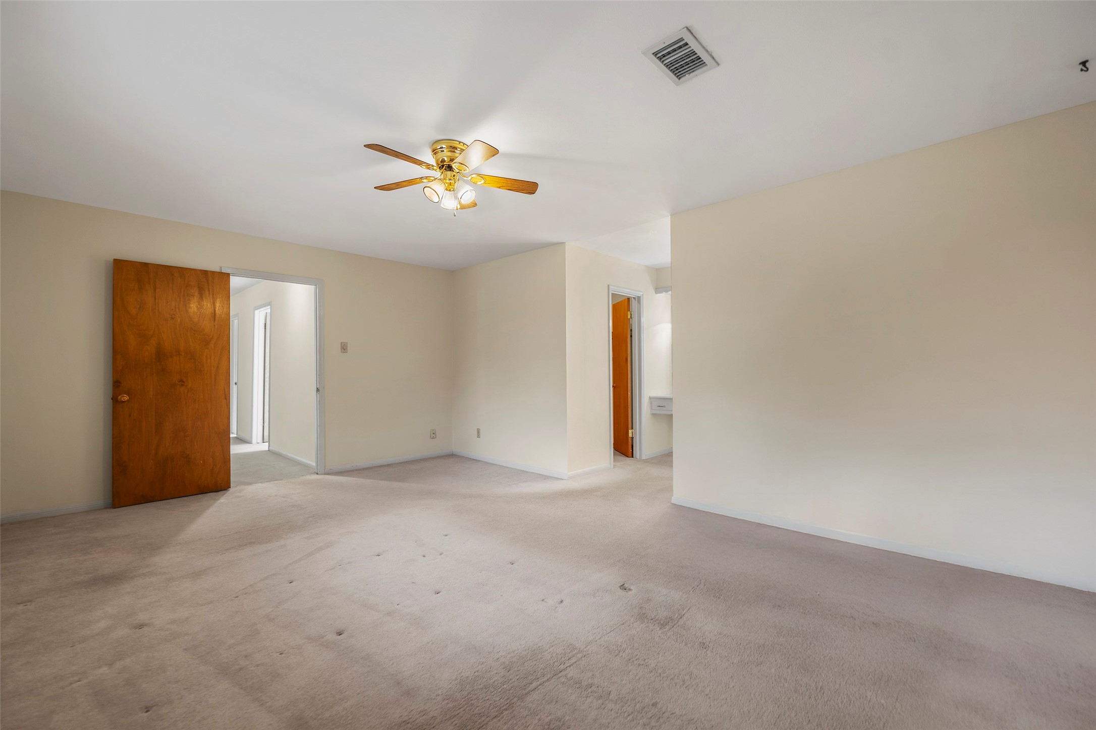 1102 Doral Lane Property Photo 5