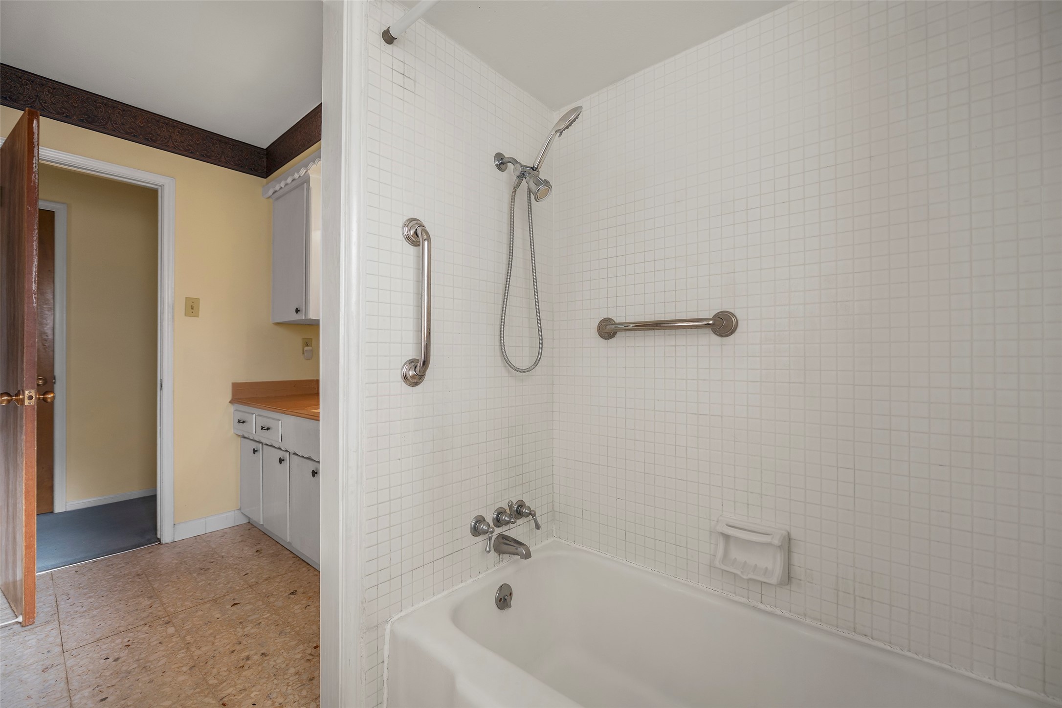 1102 Doral Lane Property Photo 6