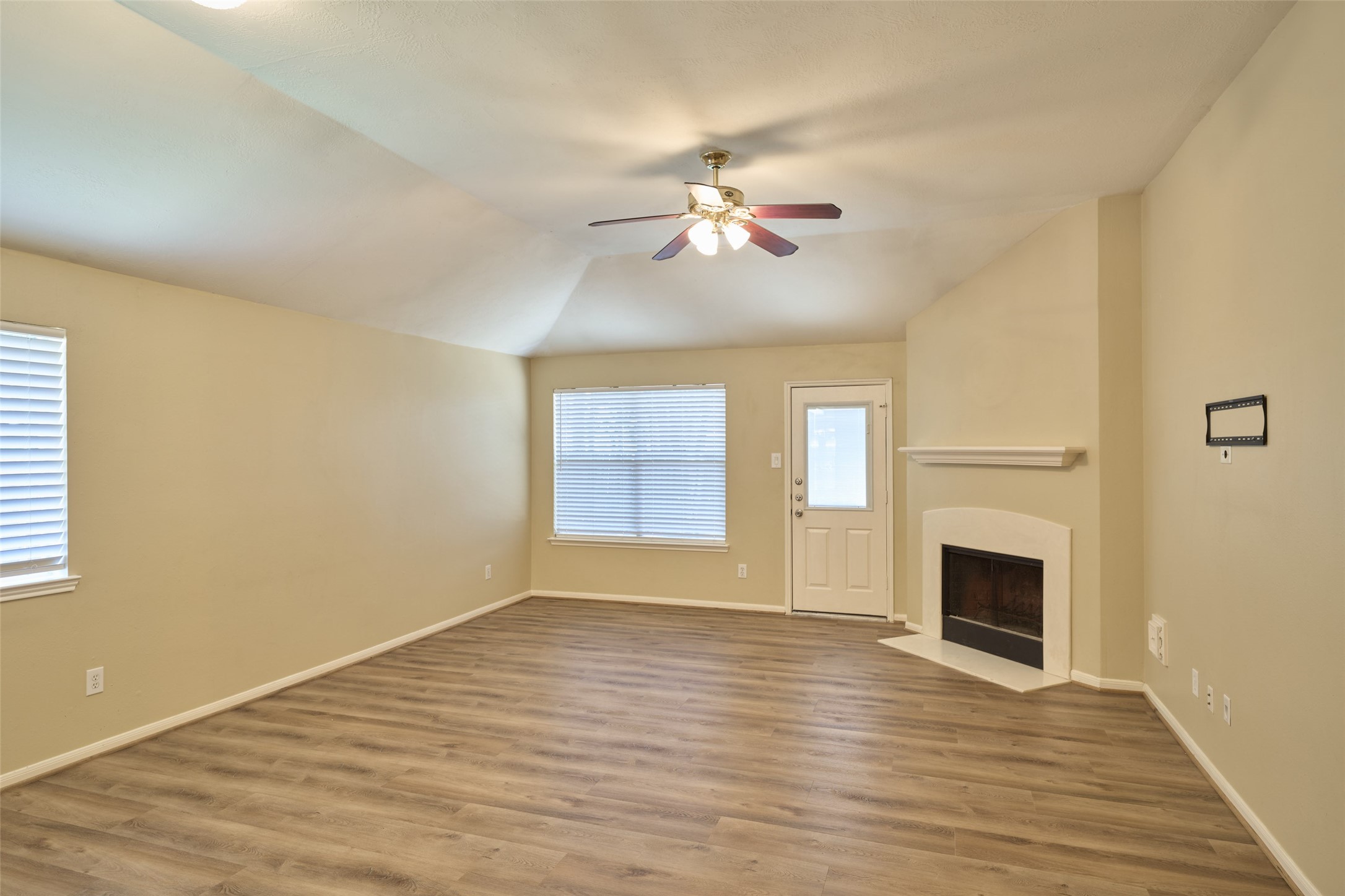 12121 La Salle Branch Property Photo 5