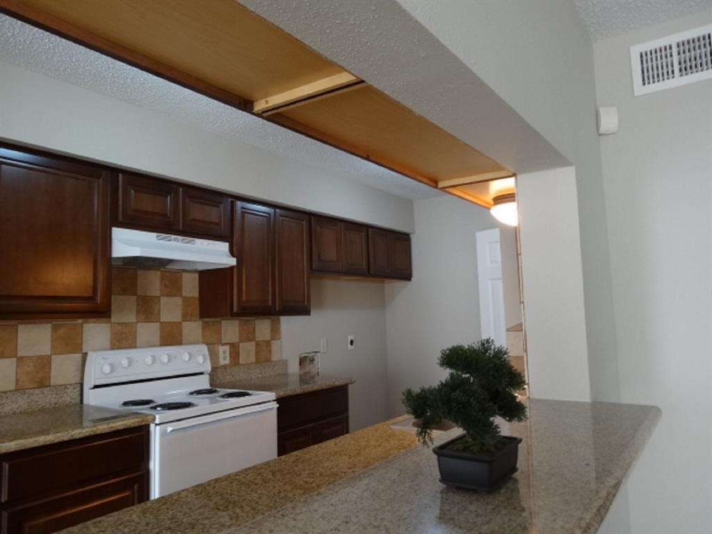 15521 Weldon Drive Property Photo 2