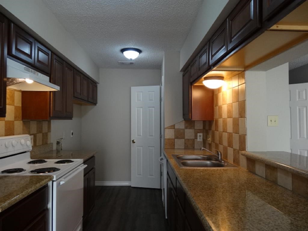 15521 Weldon Drive Property Photo 3