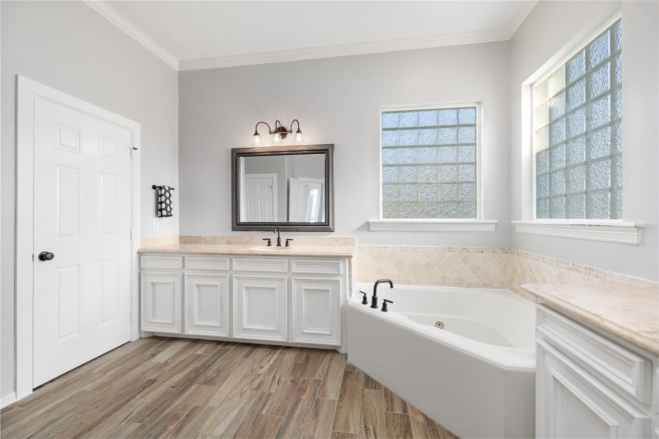 11706 Edgewater Court Property Photo 34