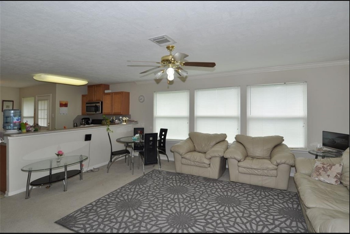 2406 Padgett Court Property Photo 4