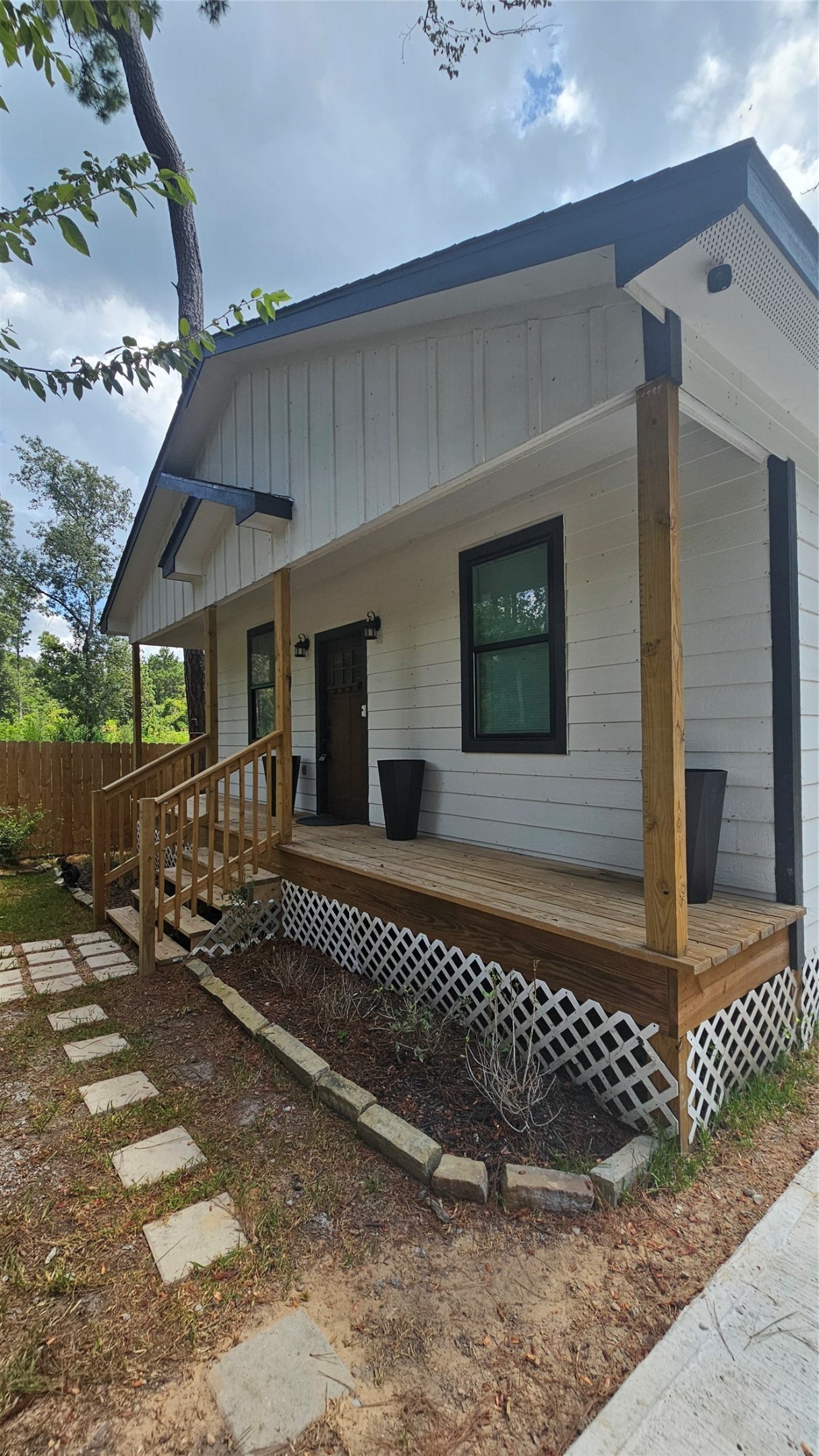 160 Oak Lane Property Photo 2