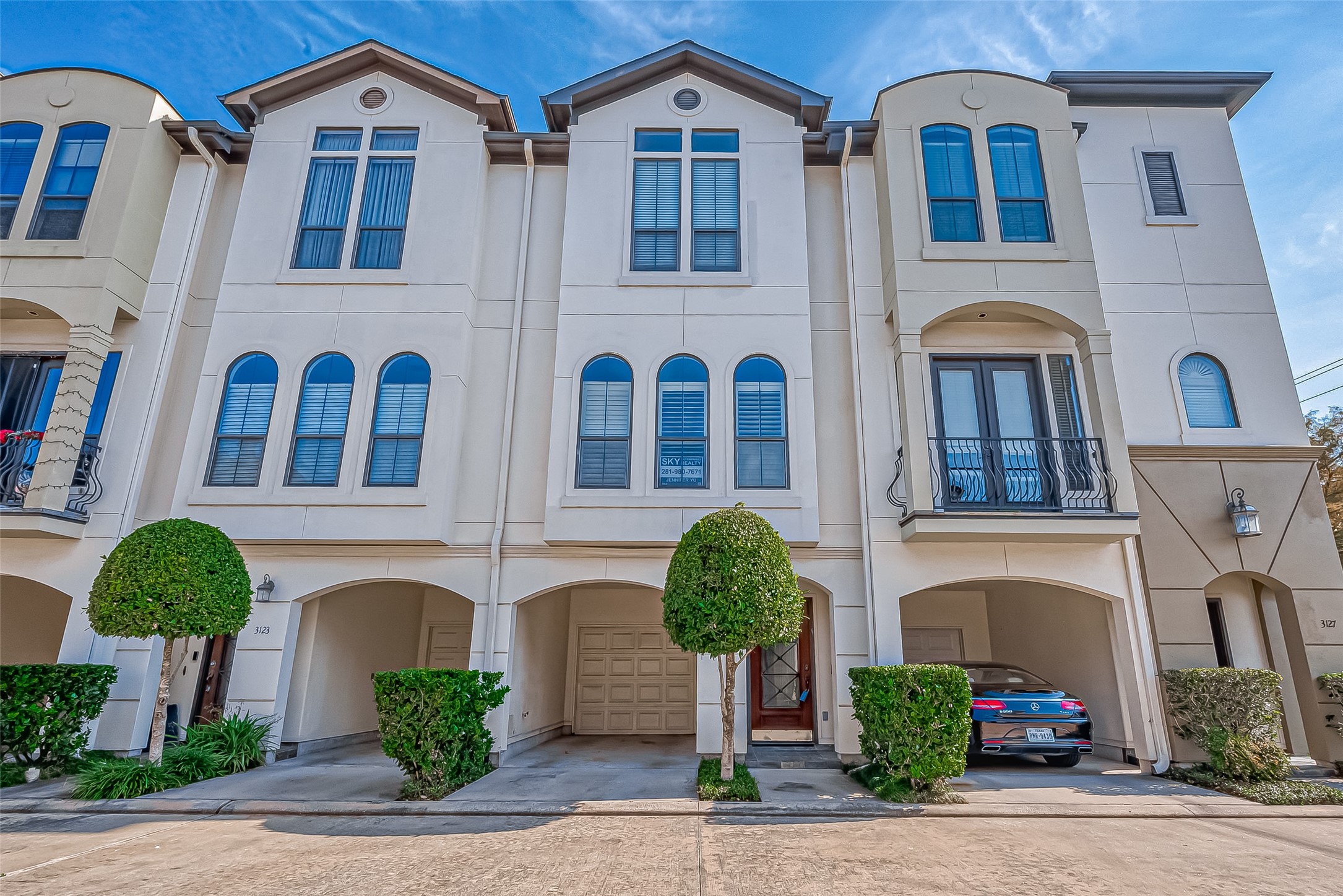 3125 Fairdale Oaks E Property Photo 1