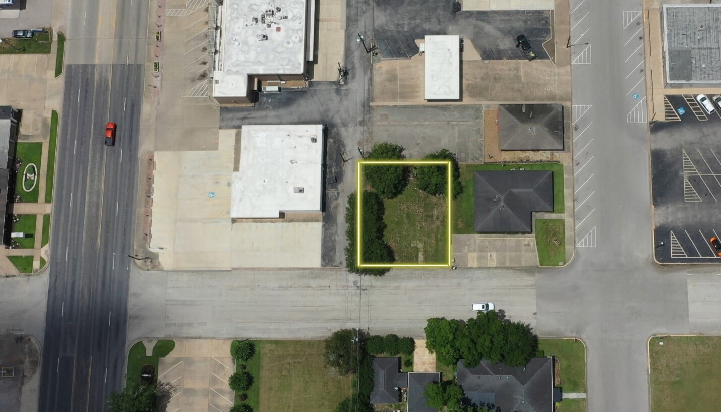 211 4th Street Property Photo 4