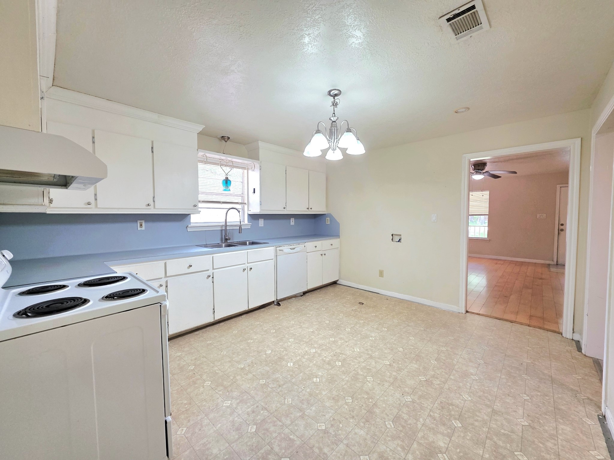 12105 Old County Road Property Photo 7